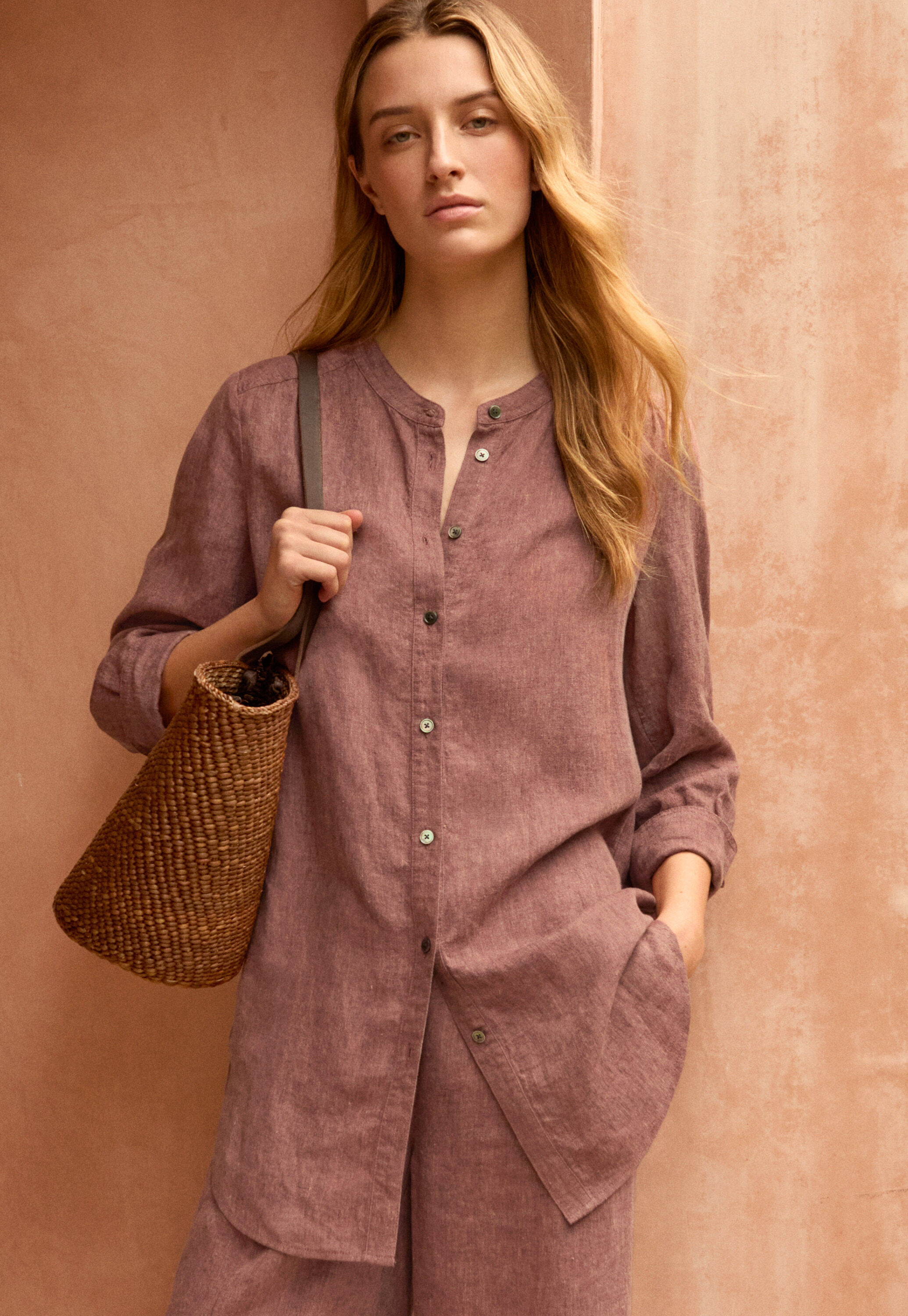 Lange Bluse mit geschwungenem Saum
