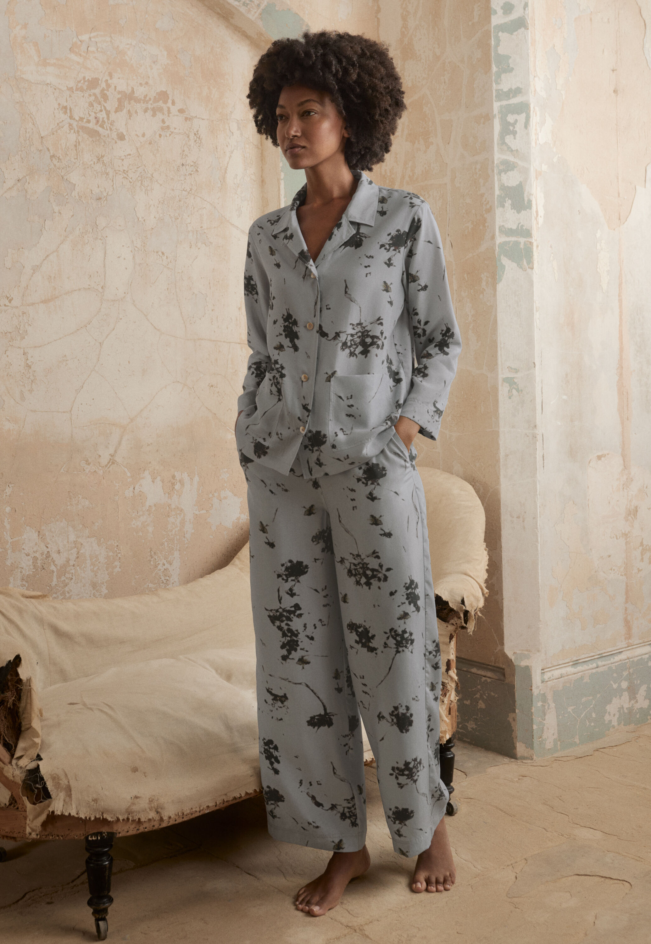 Bedruckter Seidenpyjama