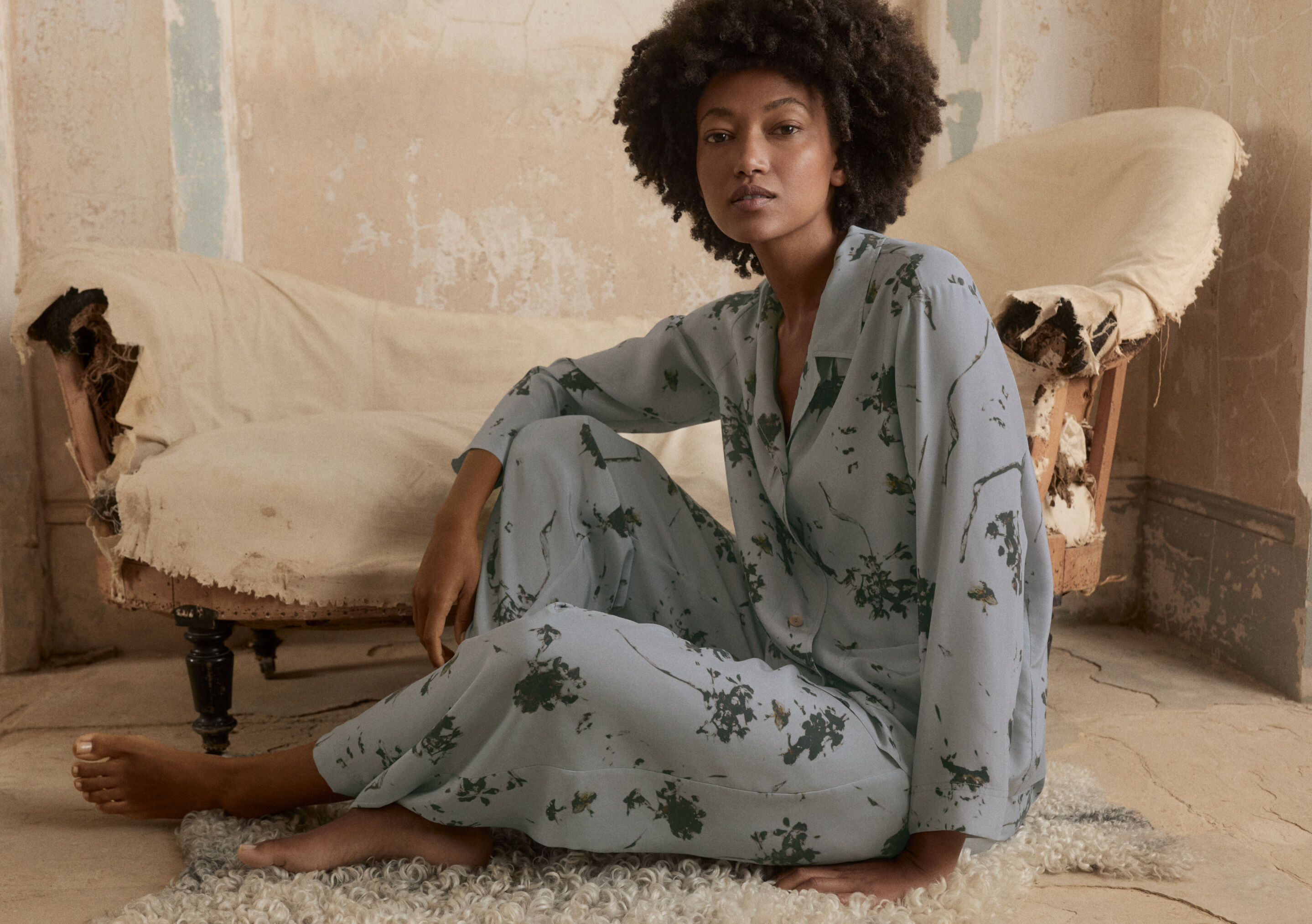 Bedruckter Seidenpyjama