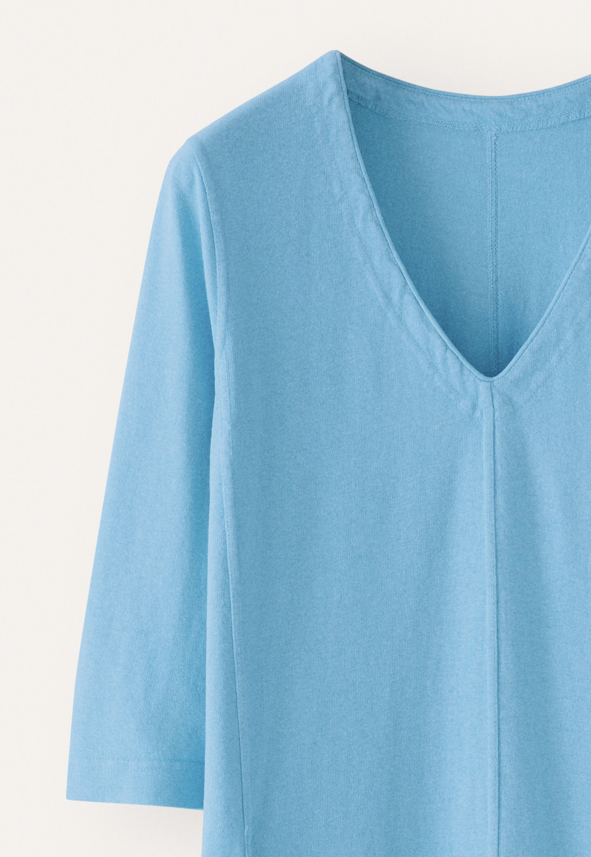 Kleid mit V-Ausschnitt