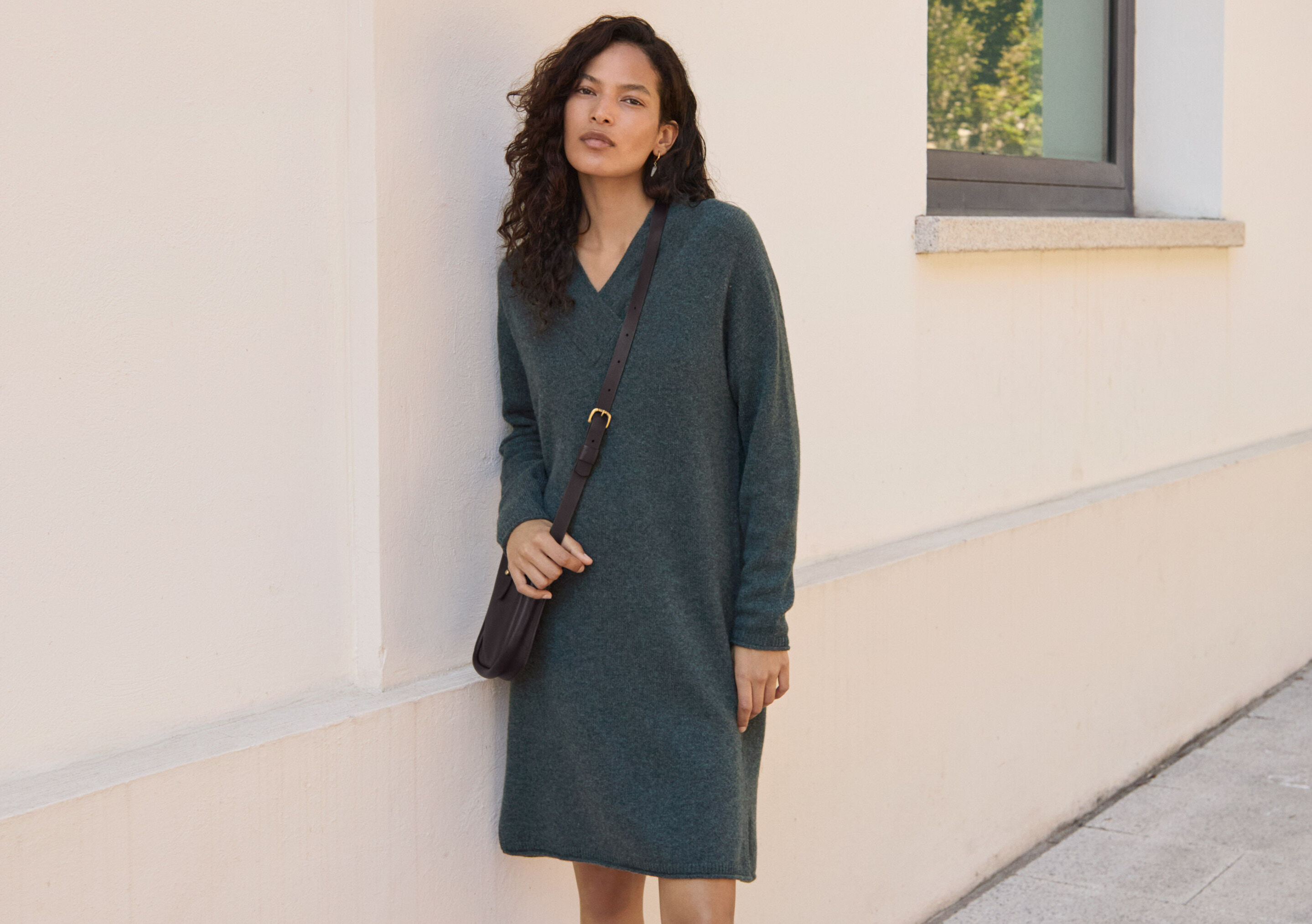 Strickkleid mit V-Ausschnitt