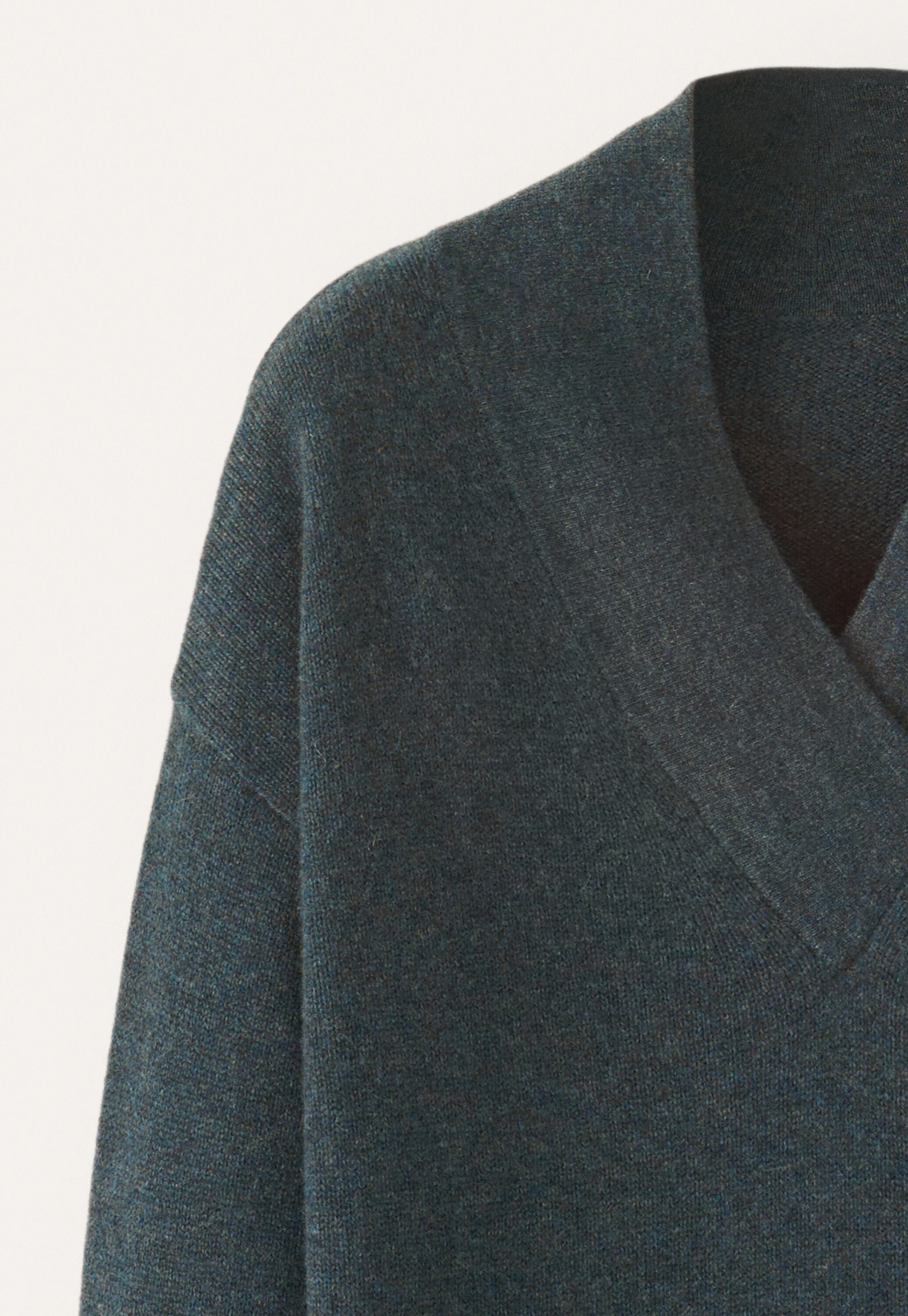 Strickkleid mit V-Ausschnitt