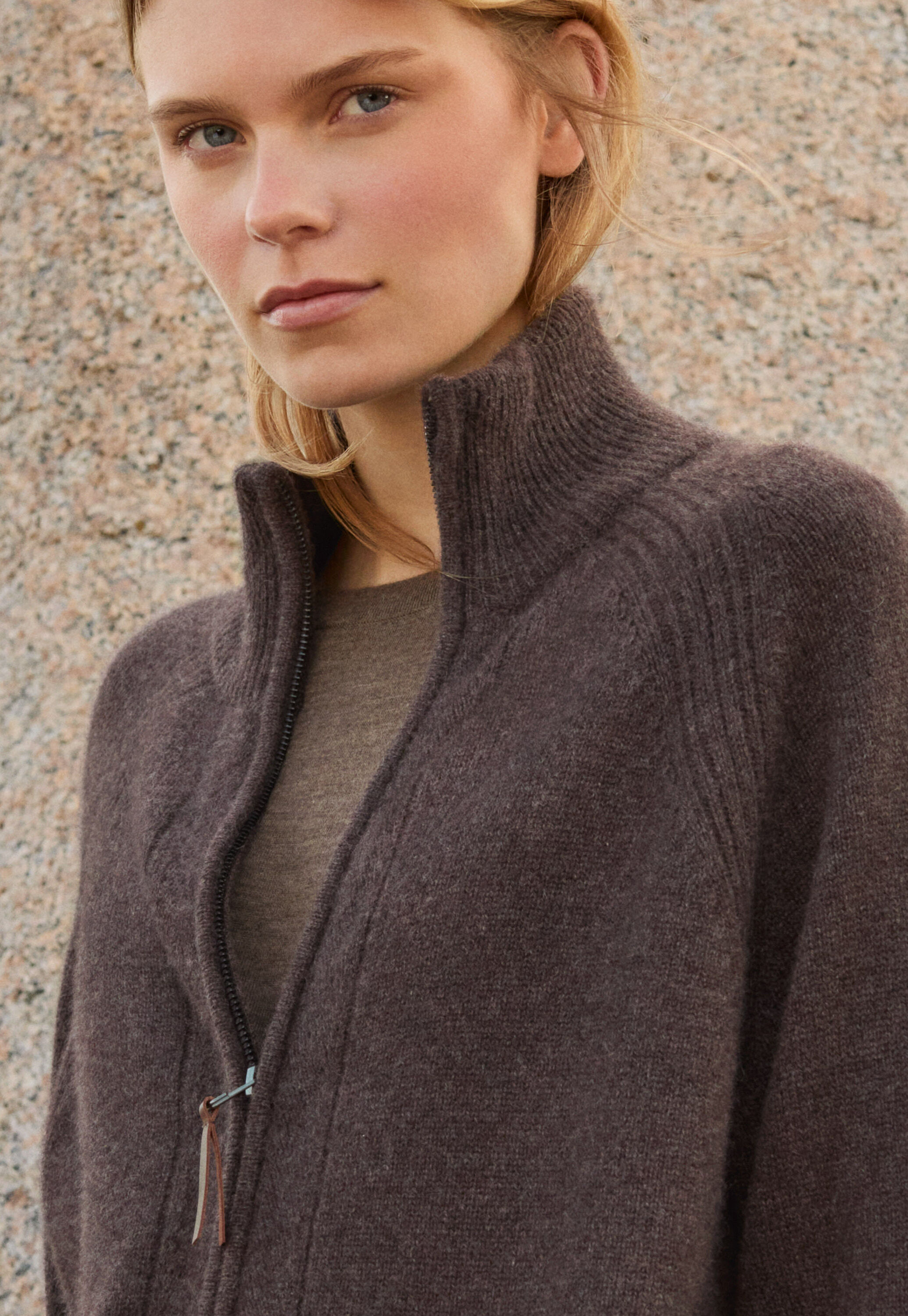 Pullover mit Trichterkragen