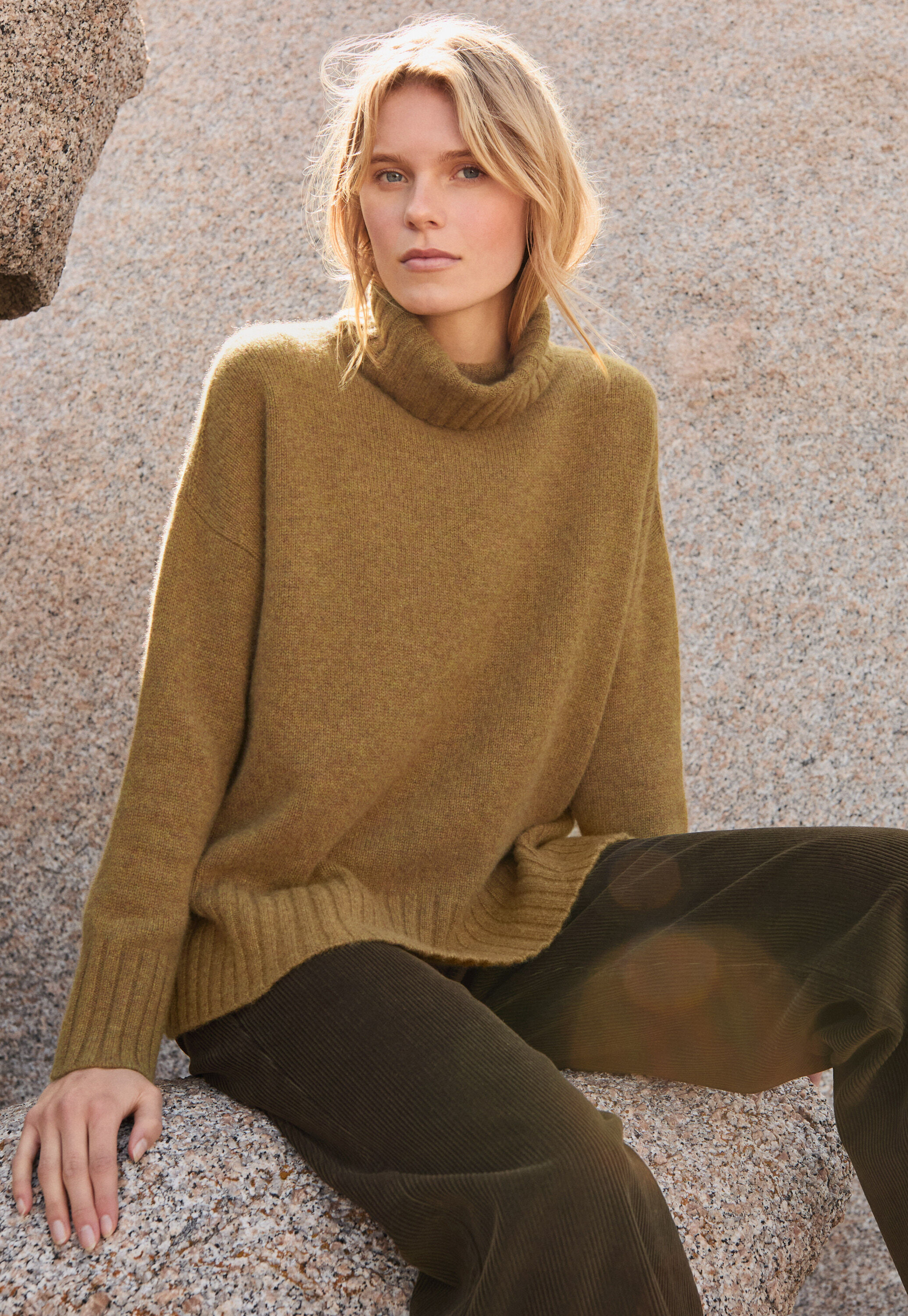 Pullover mit Trichterkragen
