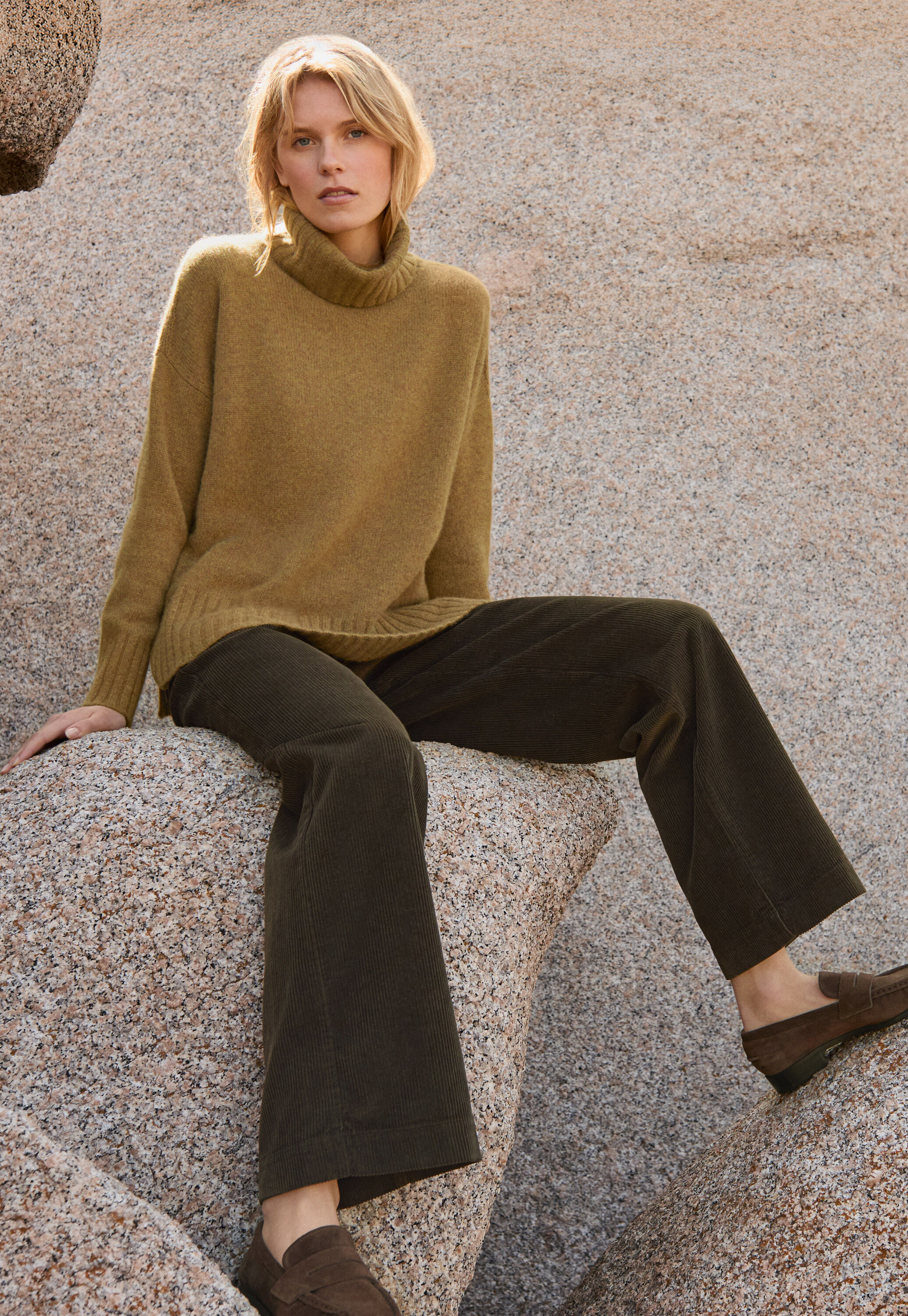 Pullover mit Trichterkragen
