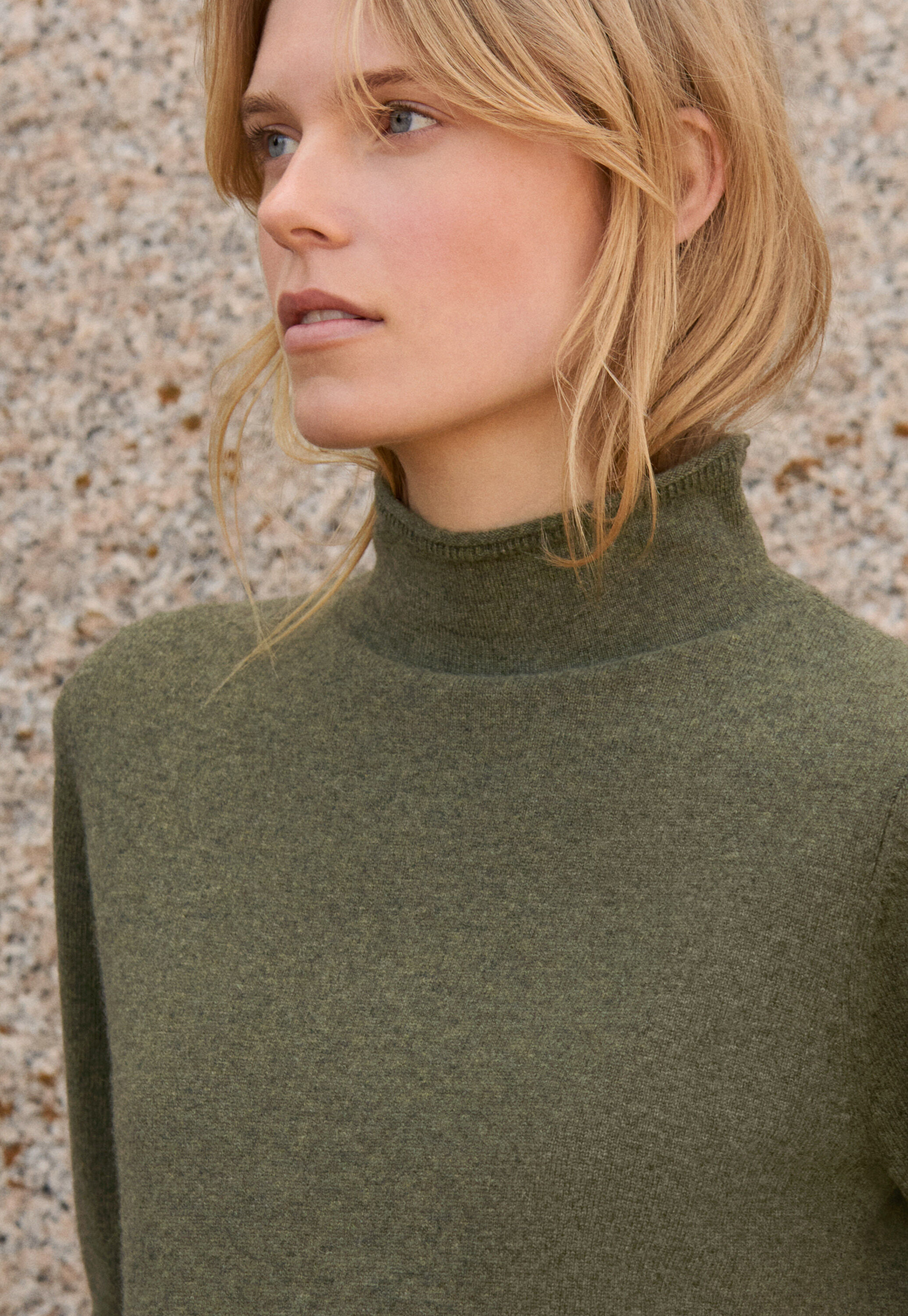 Pullover mit Trichterkragen