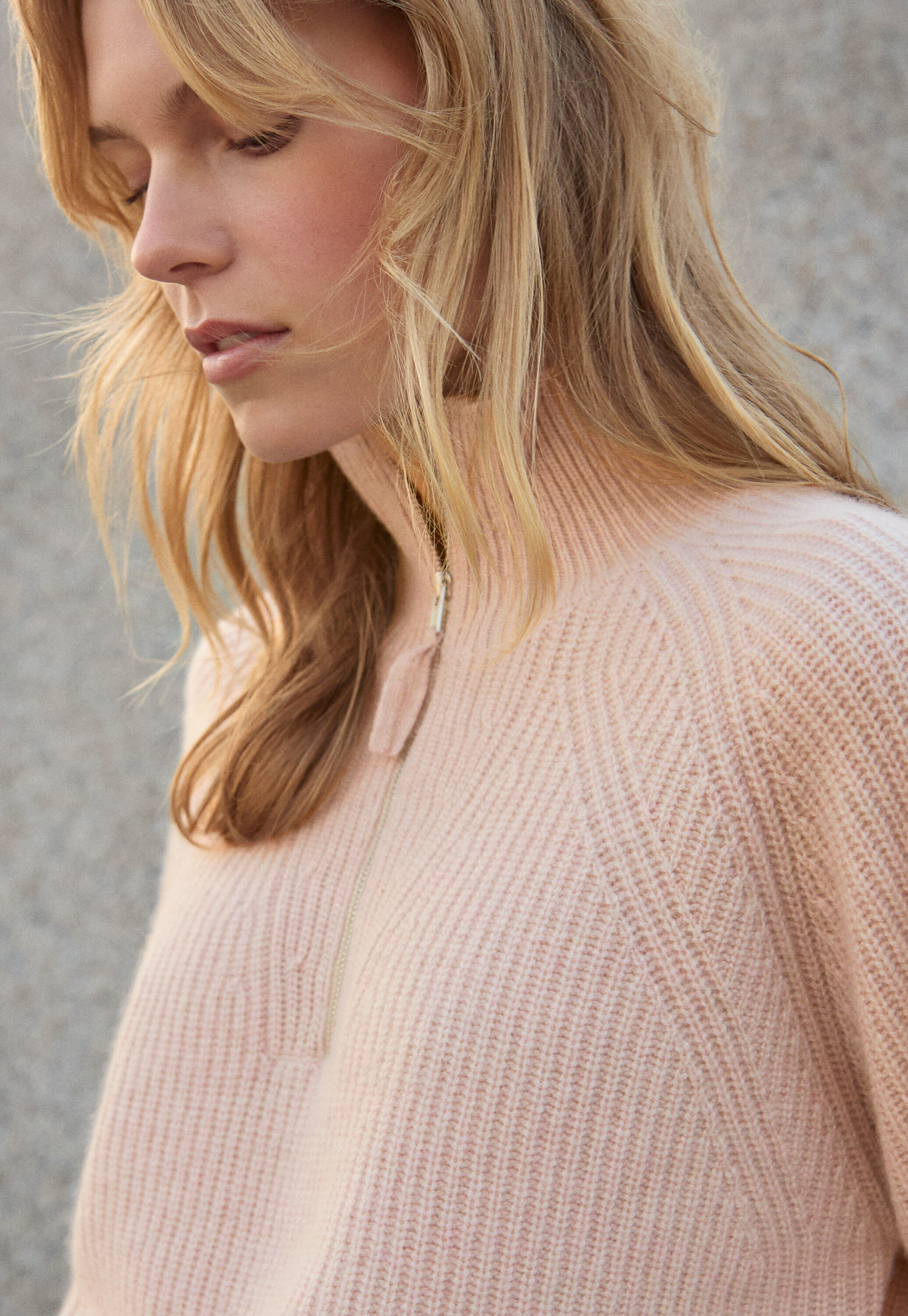 Pullover mit Trichterkragen