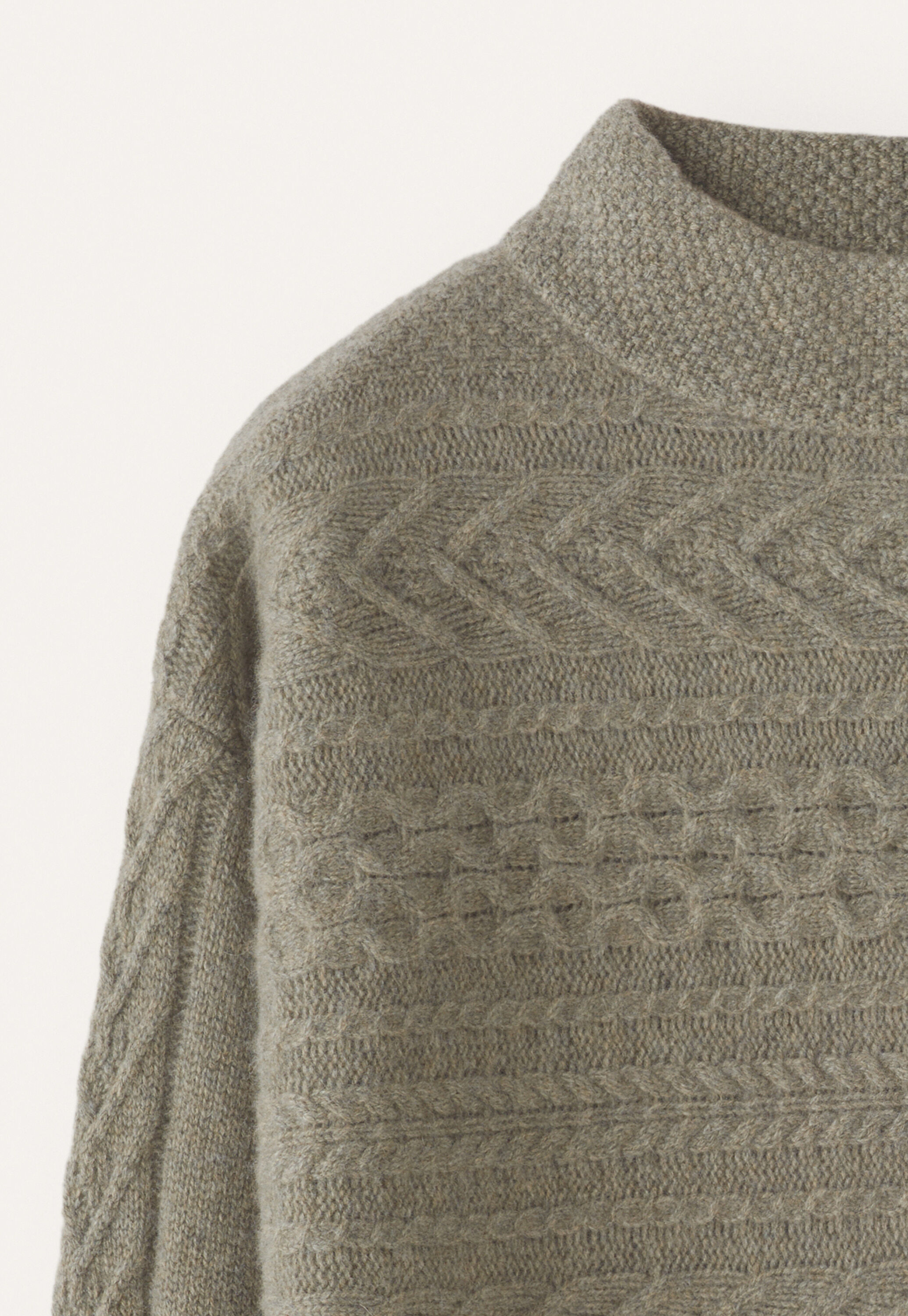 Pullover mit Zopfmuster