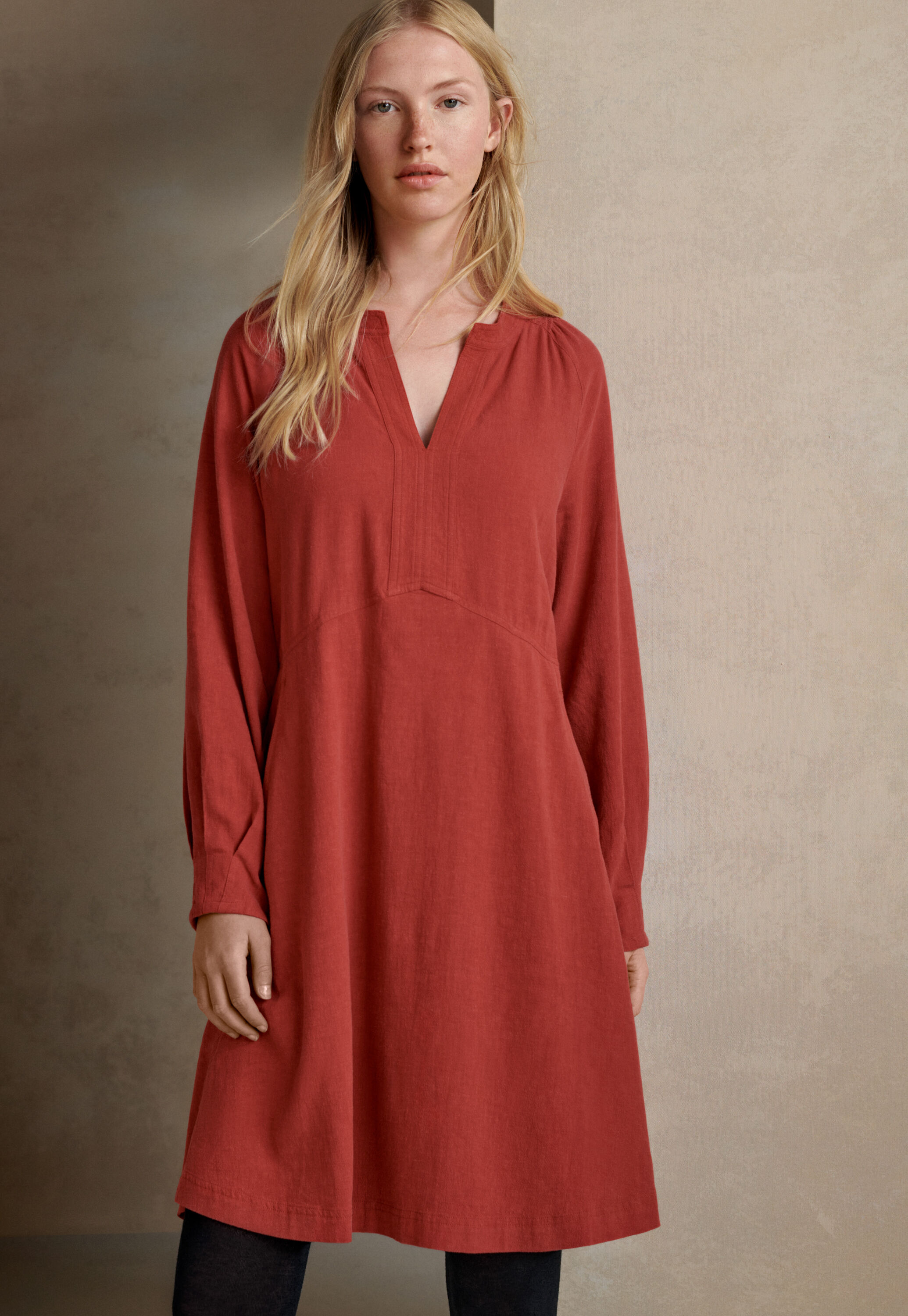 Kleid mit Eins&auml;tzen