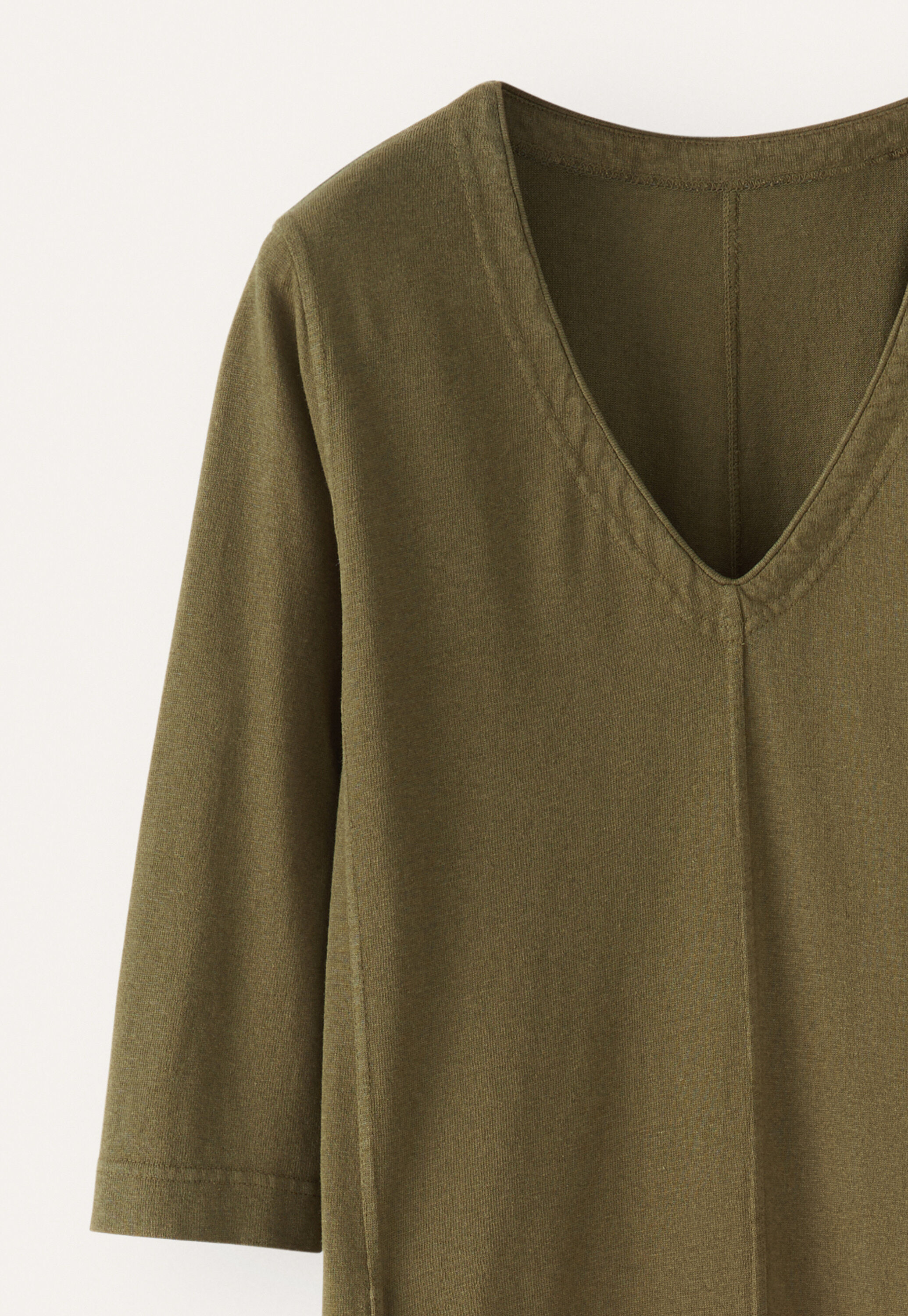Kleid mit V-Ausschnitt