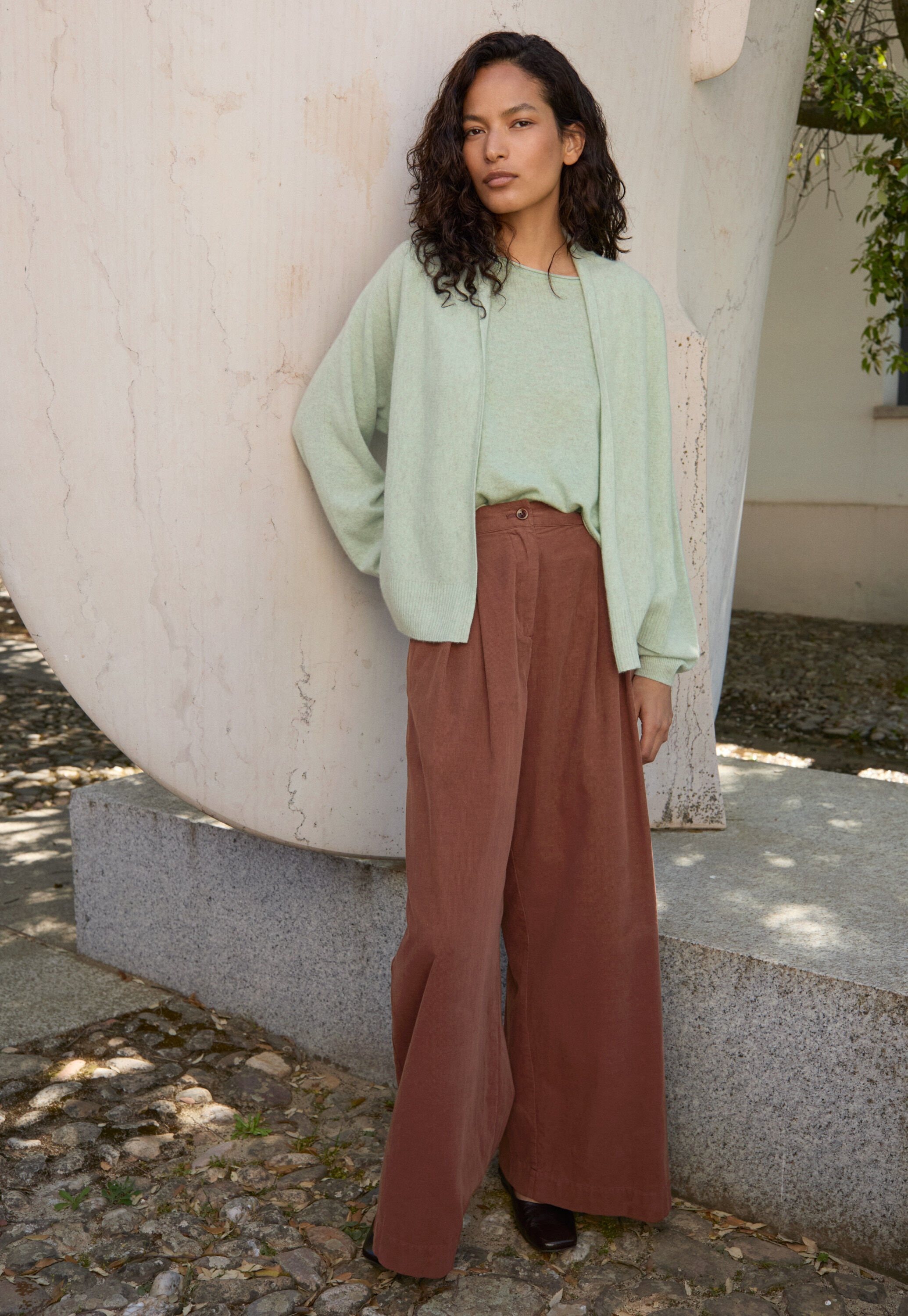 Weitbeinige Hose aus Feincord, Dunkles Rouge, large