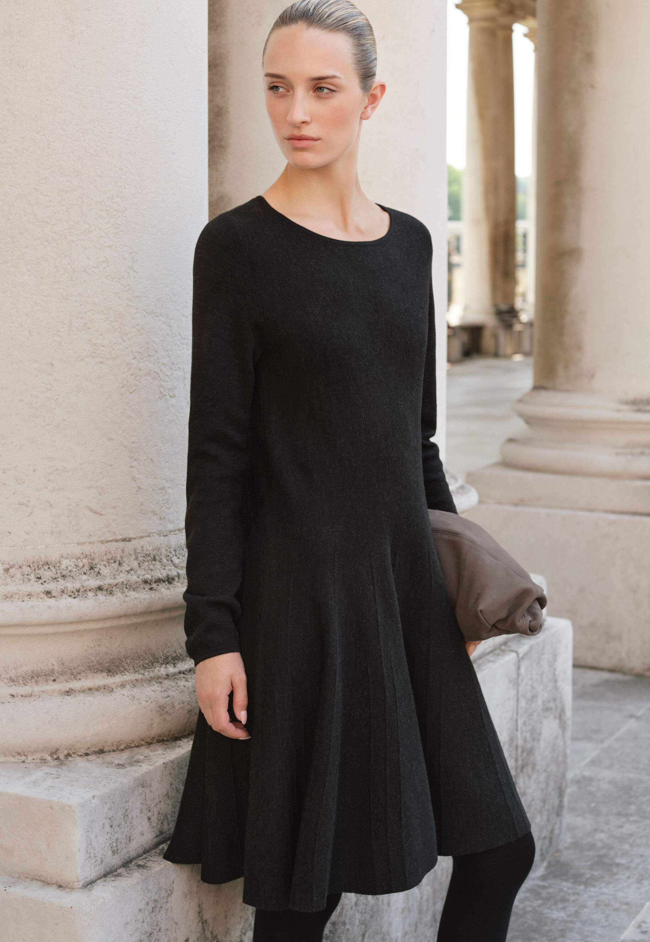 Ausgestelltes Strickkleid, Gewaschenes Schwarz, large