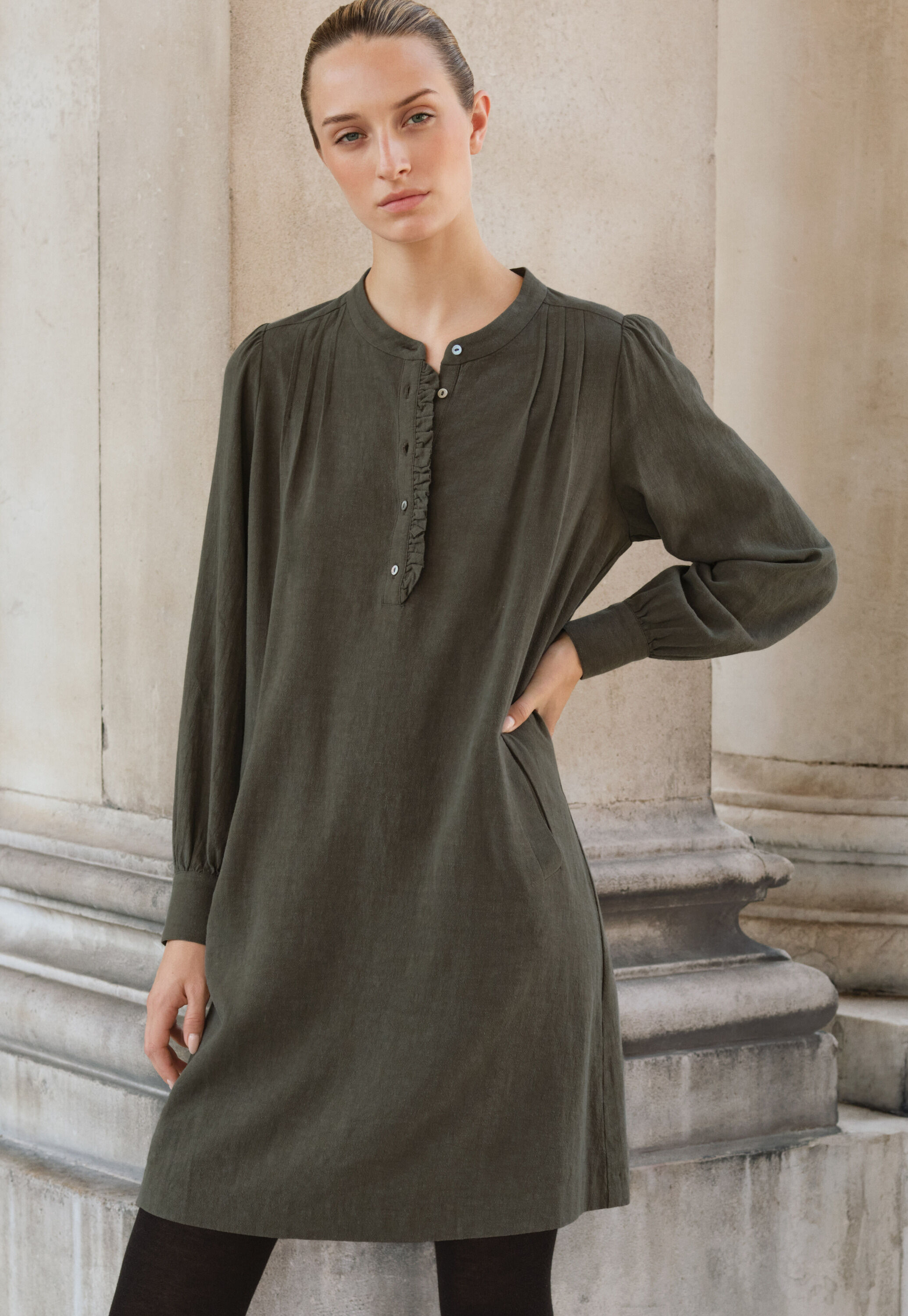 Kleid mit Frontfalten, Dukles Khaki, large
