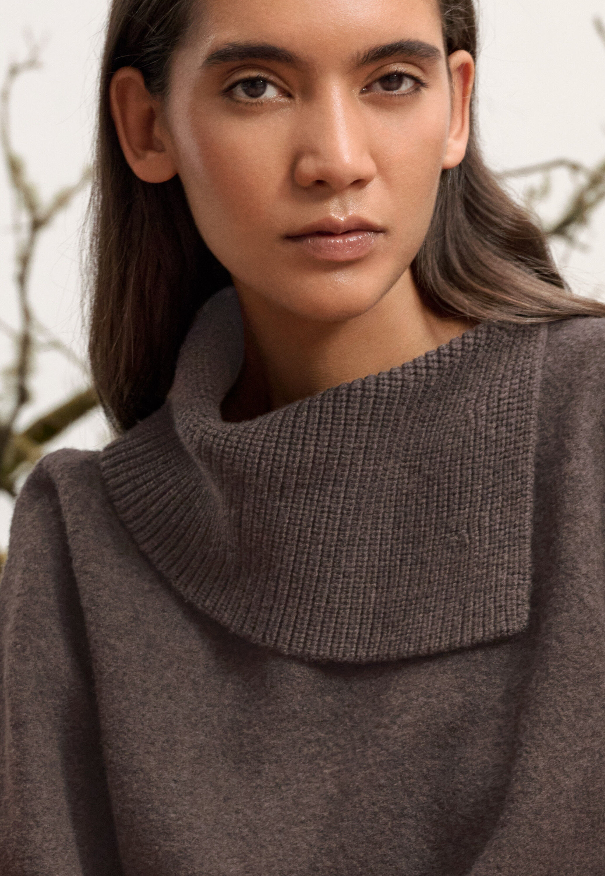 Pullover mit Schlitzkragen