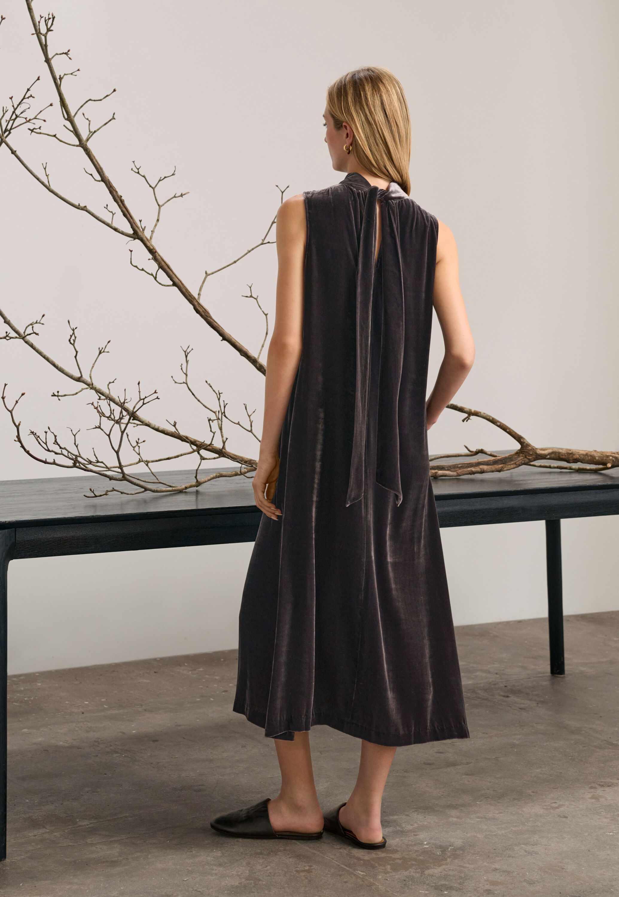 &Auml;rmelloses Kleid mit Bindeband, Dunkle Maulbeere, large