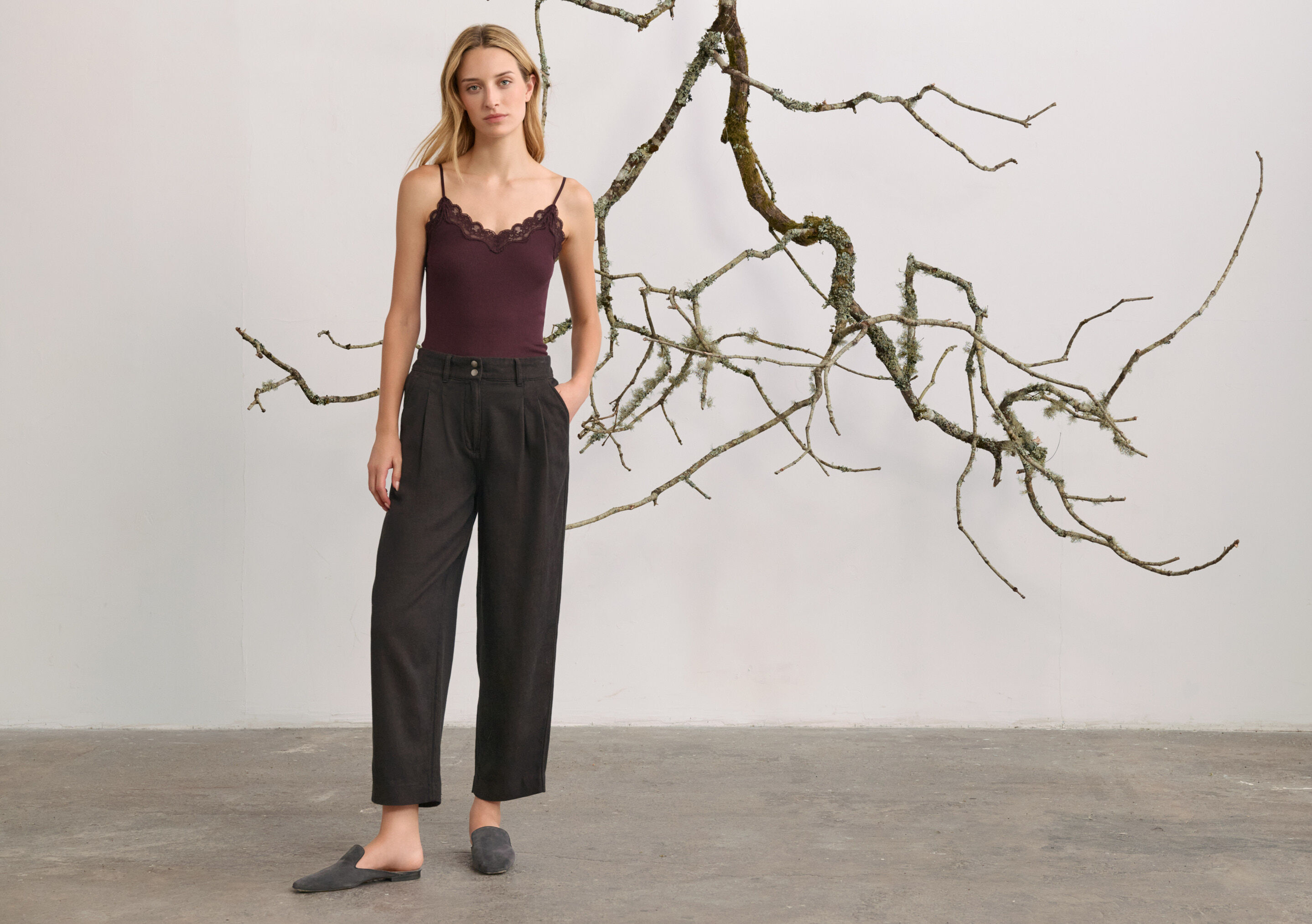 Hose mit geschwungenem Bein