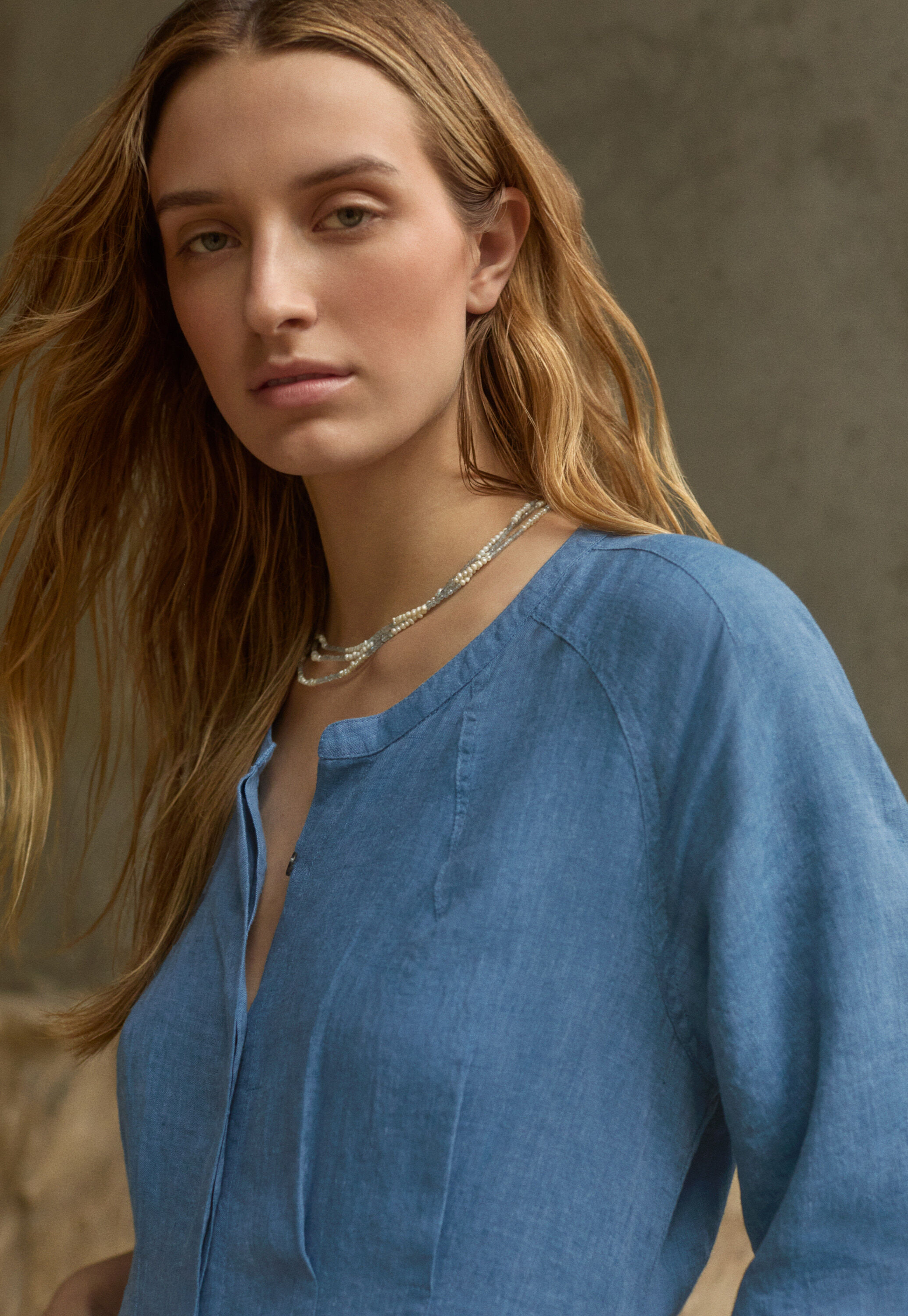 Bluse mit eingewebtem Kreuzmuster