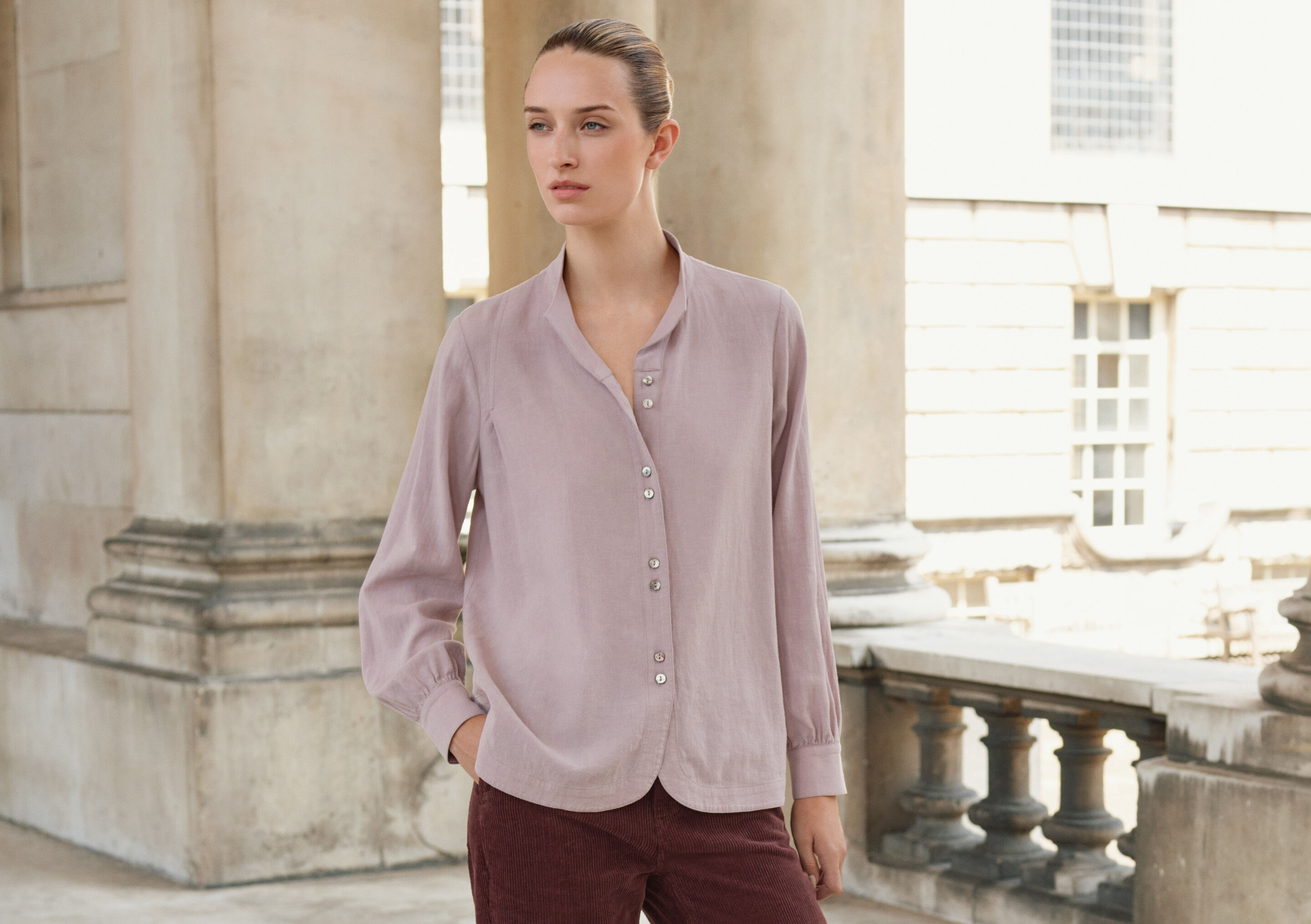 Bluse mit Trichterkragen