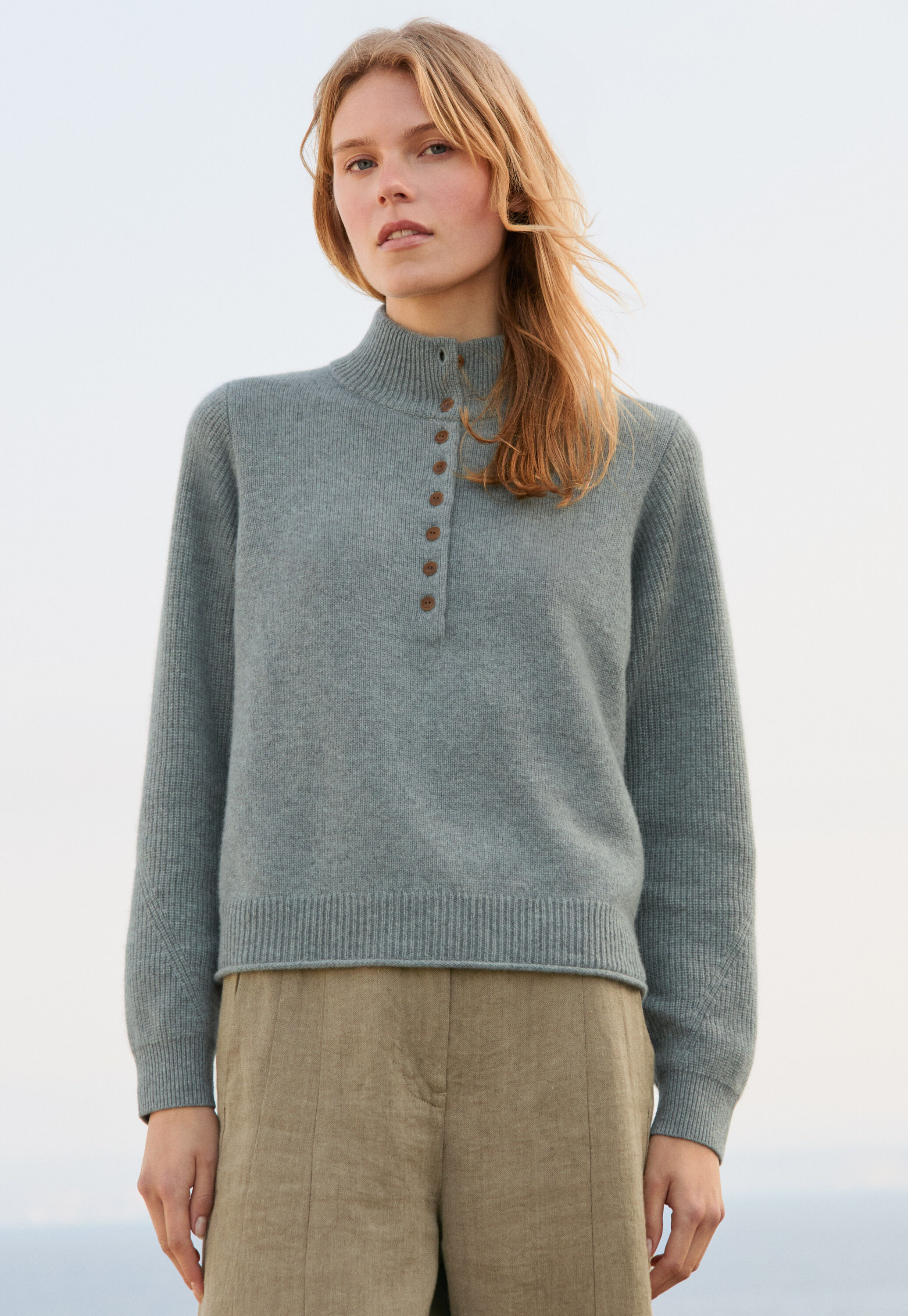Pullover mit Kn&ouml;pfen