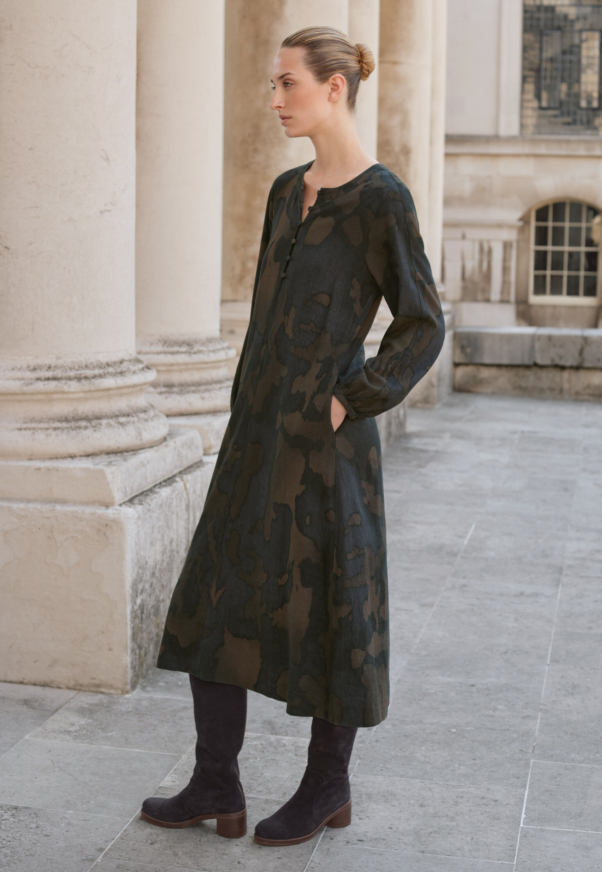 Bedrucktes Kleid mit Rundhalsausschnitt, Tinte/Braun, large