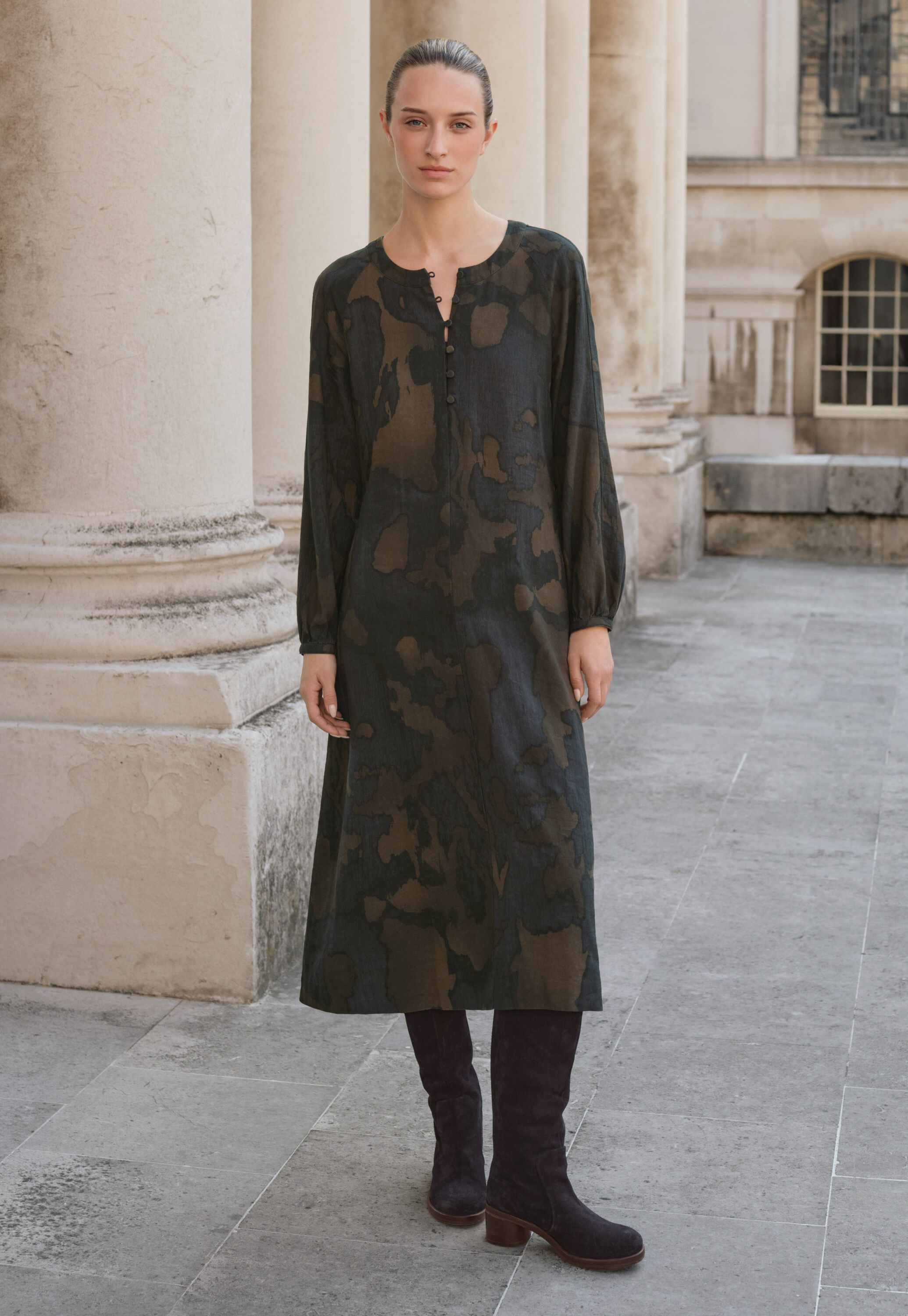 Bedrucktes Kleid mit Rundhalsausschnitt, Tinte/Braun, large