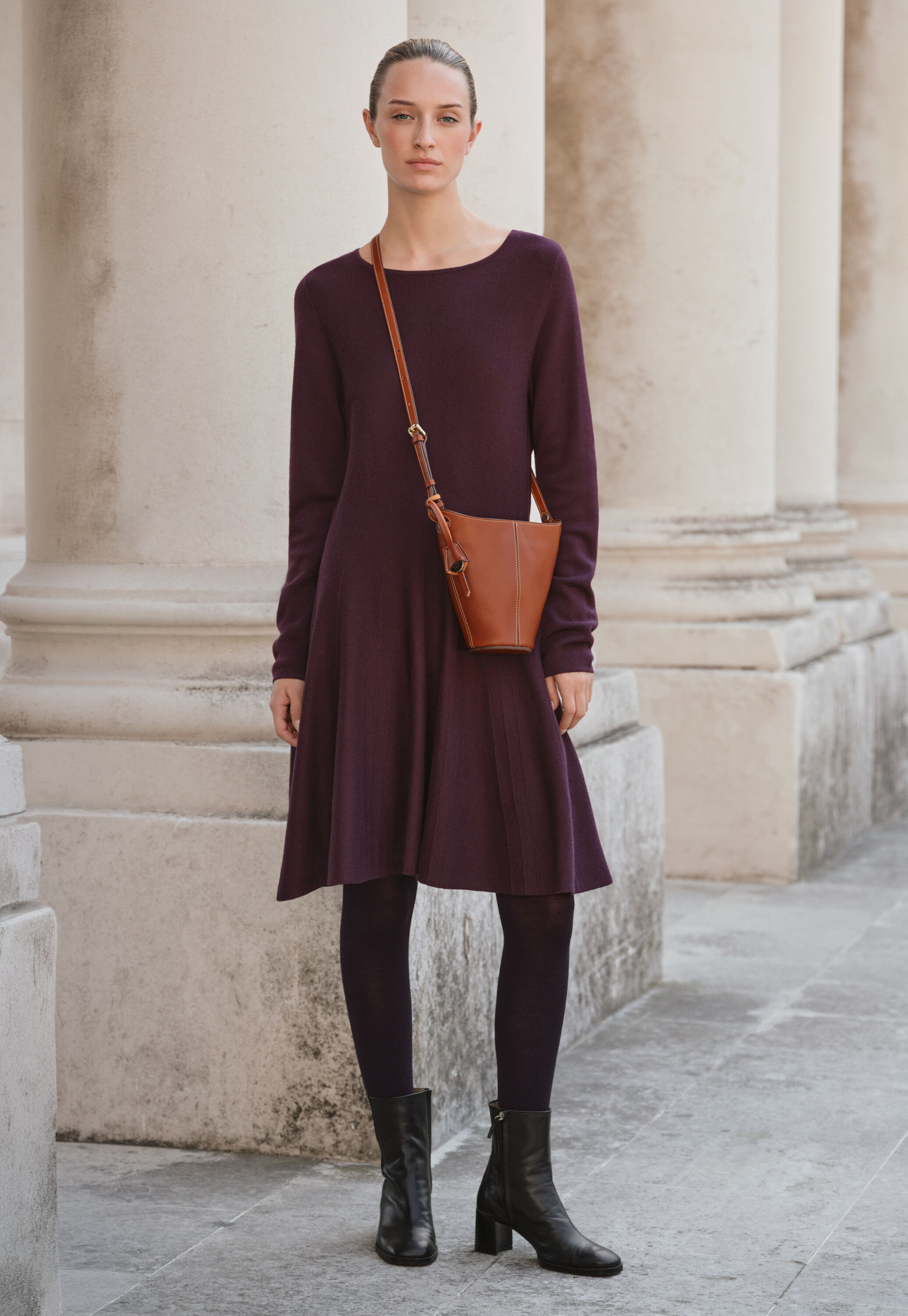 Ausgestelltes Strickkleid, Aubergine, large