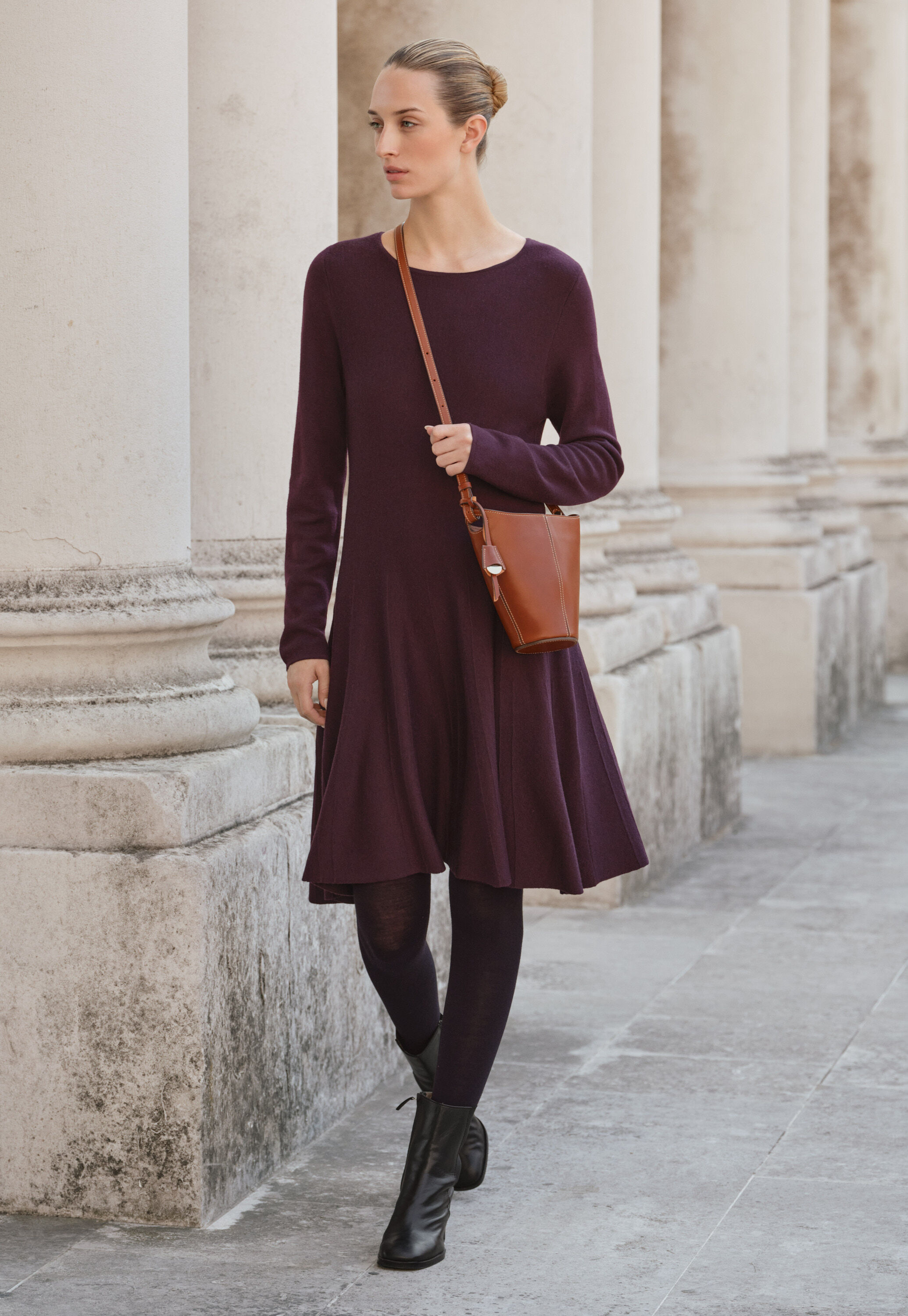 Ausgestelltes Strickkleid