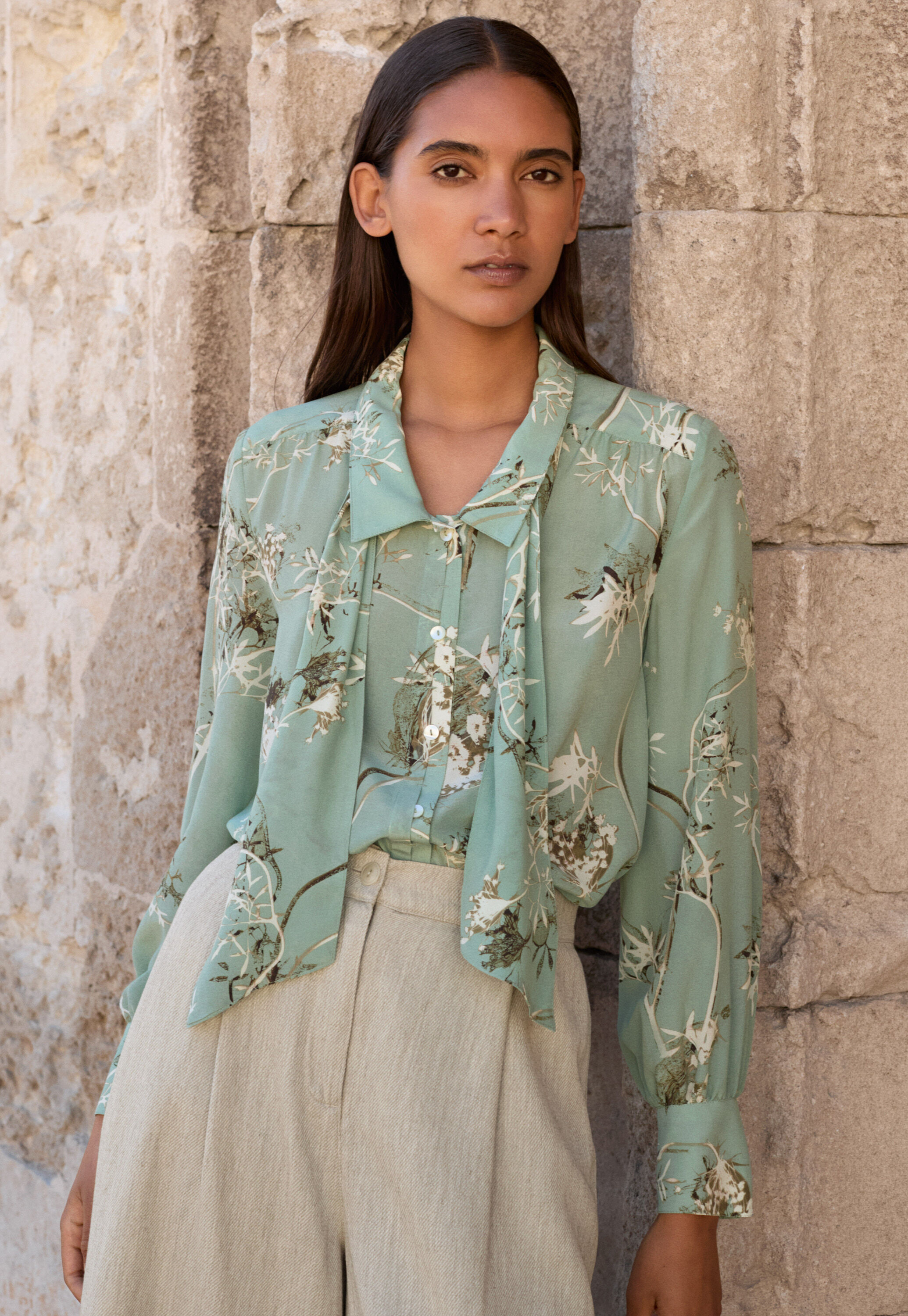 Bluse mit aufgesetzter Tasche