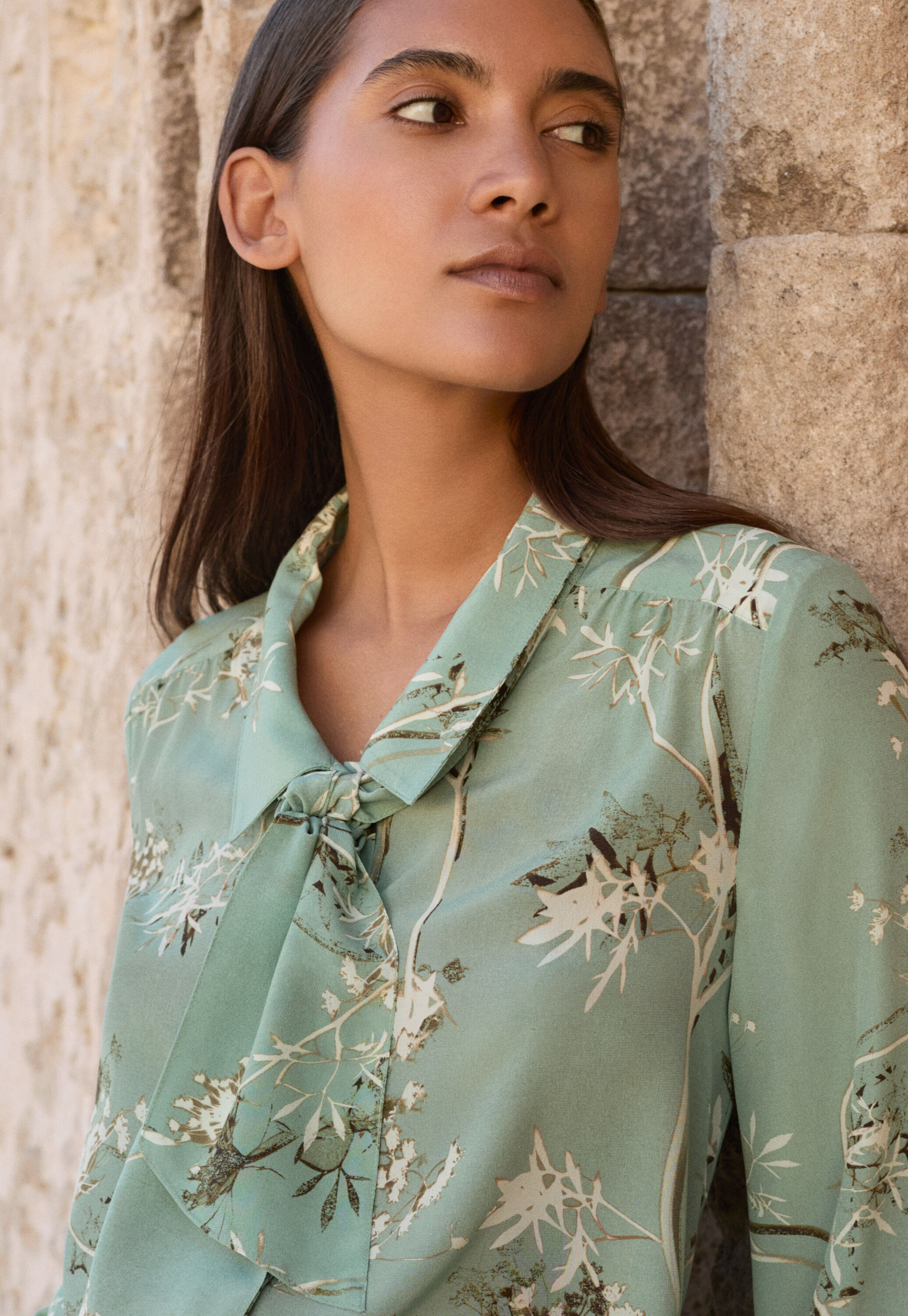 Bluse mit aufgesetzter Tasche