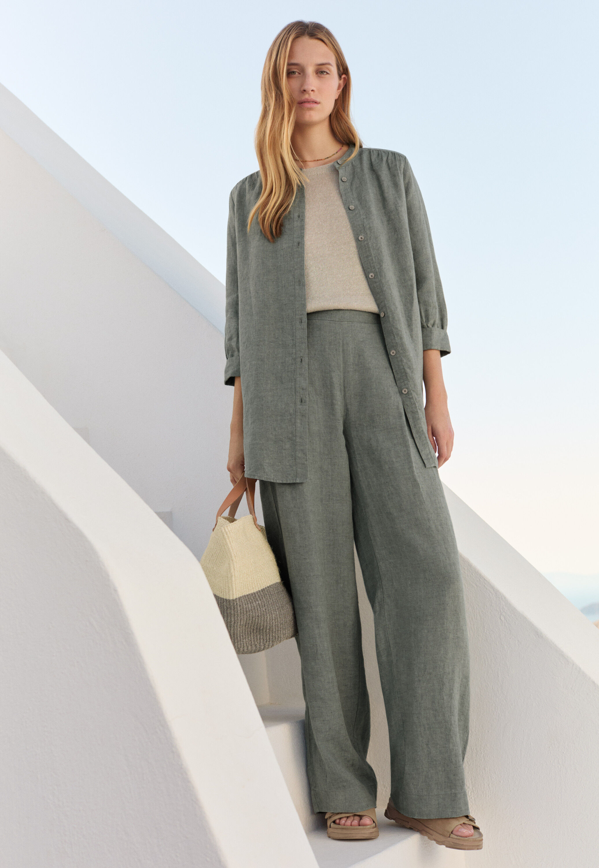 Bluse mit eingewebtem Kreuzmuster