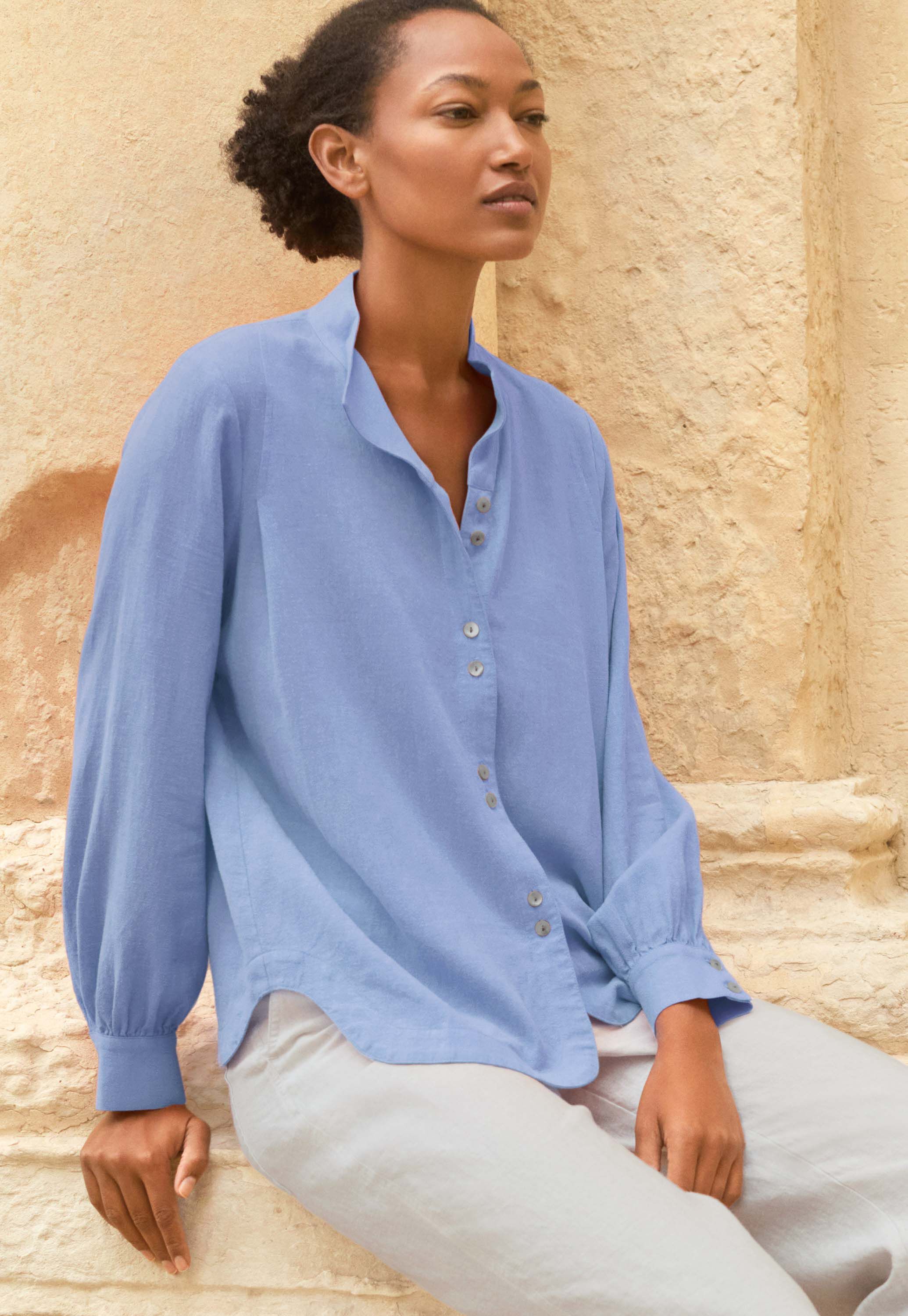 Bluse mit Trichterkragen
