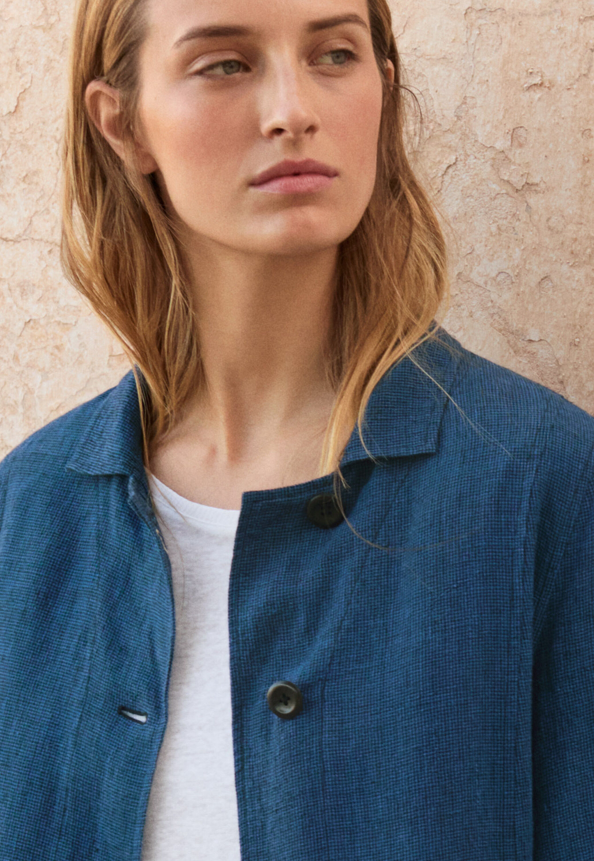 Bluse mit eingewebtem Kreuzmuster