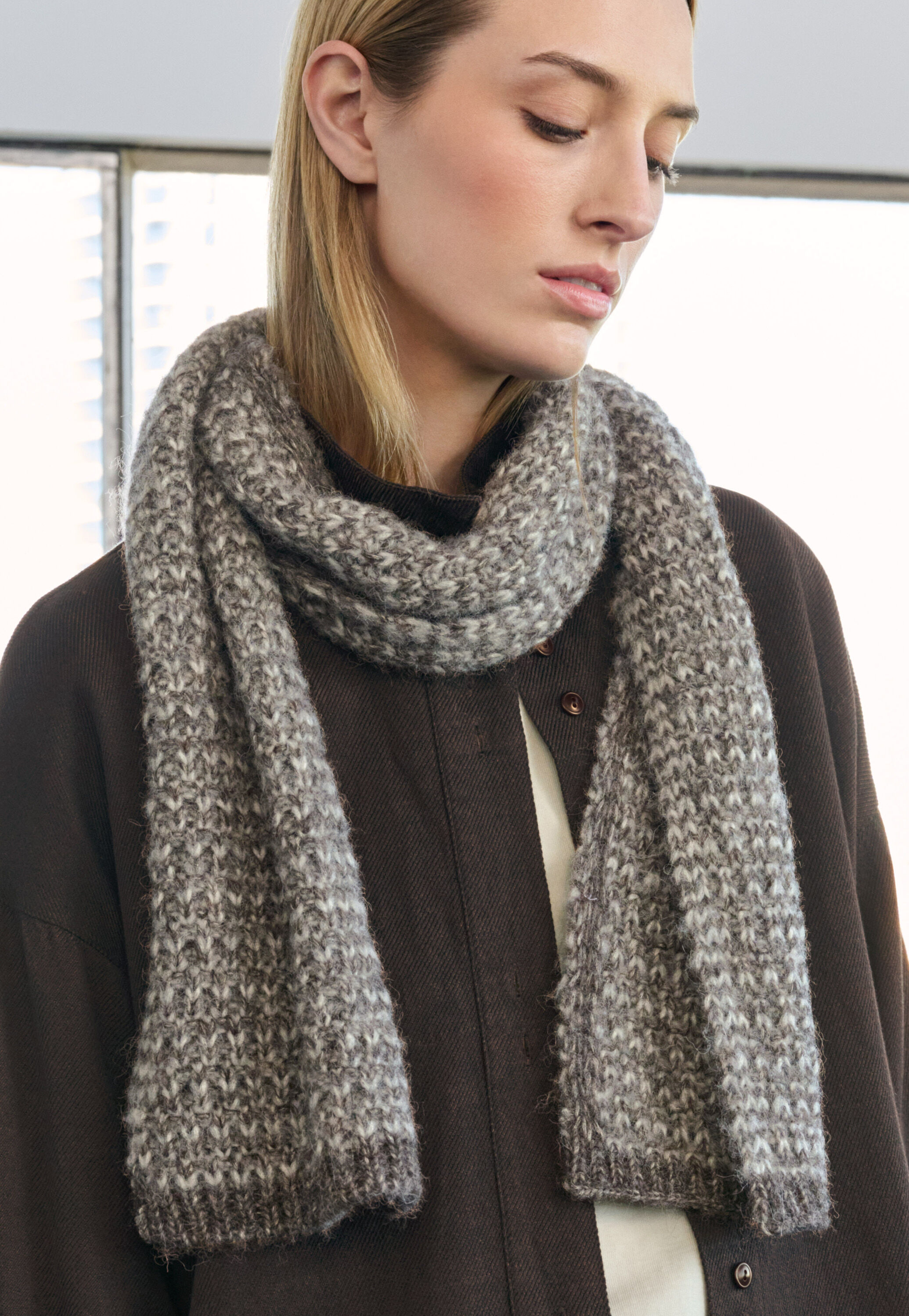 Gemusterter Schal, Grau/Braun, large