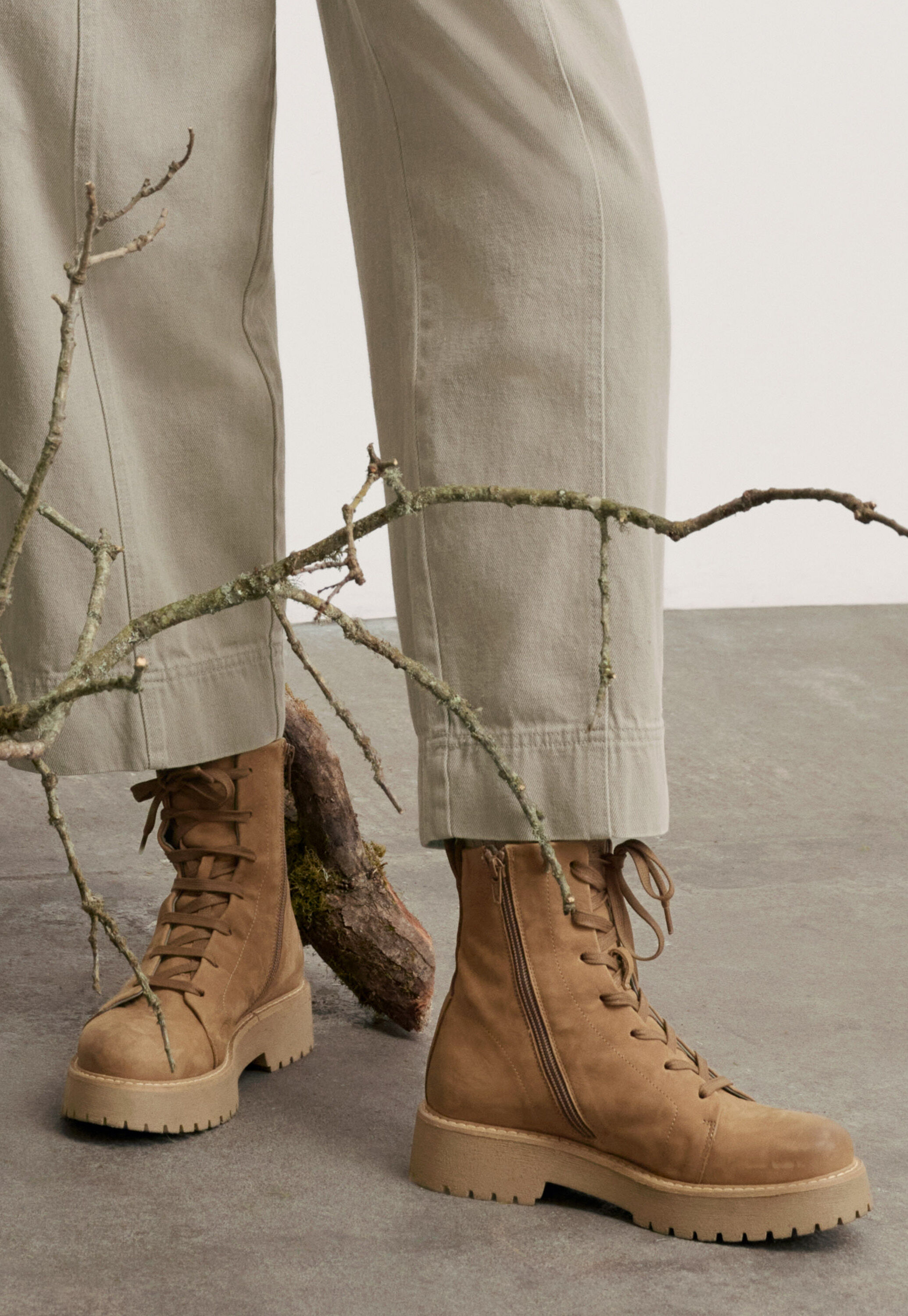 Schn&uuml;rstiefel