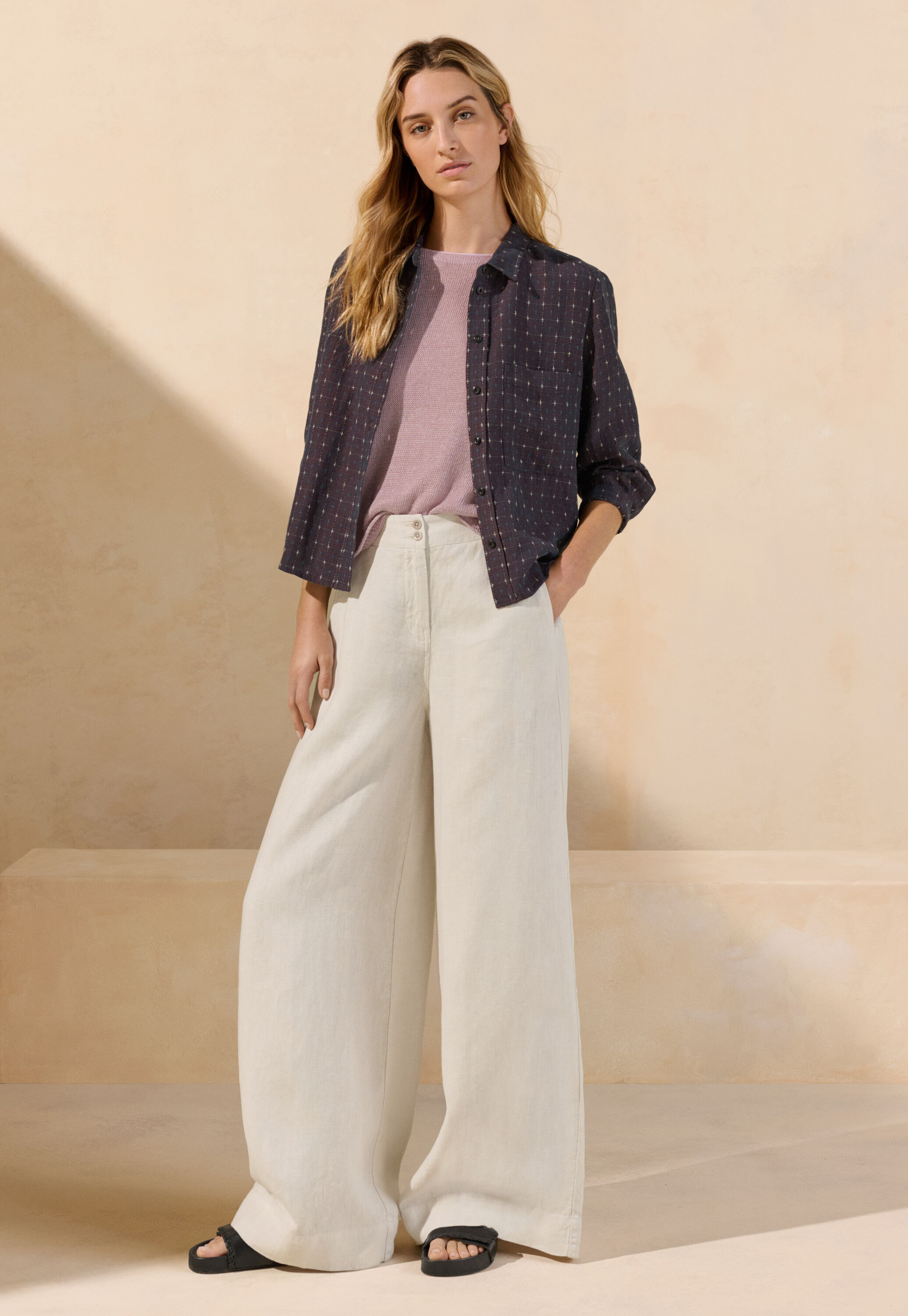 Bluse mit eingewebtem Kreuzmuster