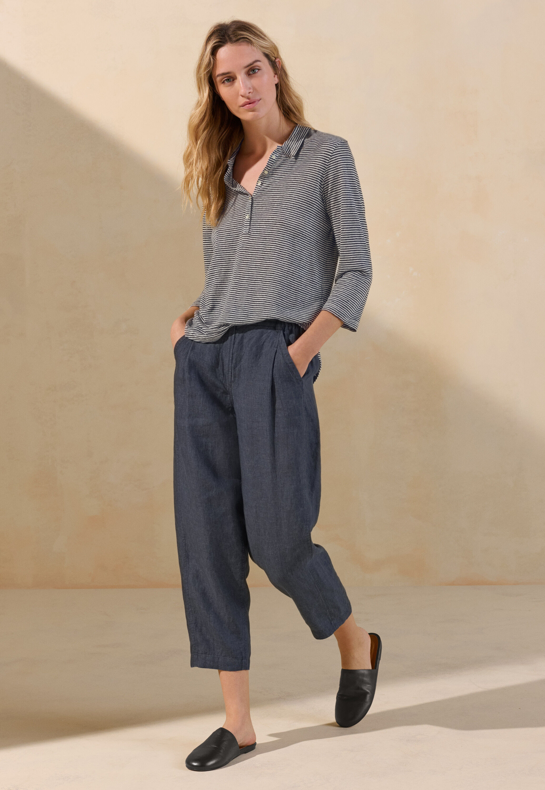 Bluse mit eingewebtem Kreuzmuster