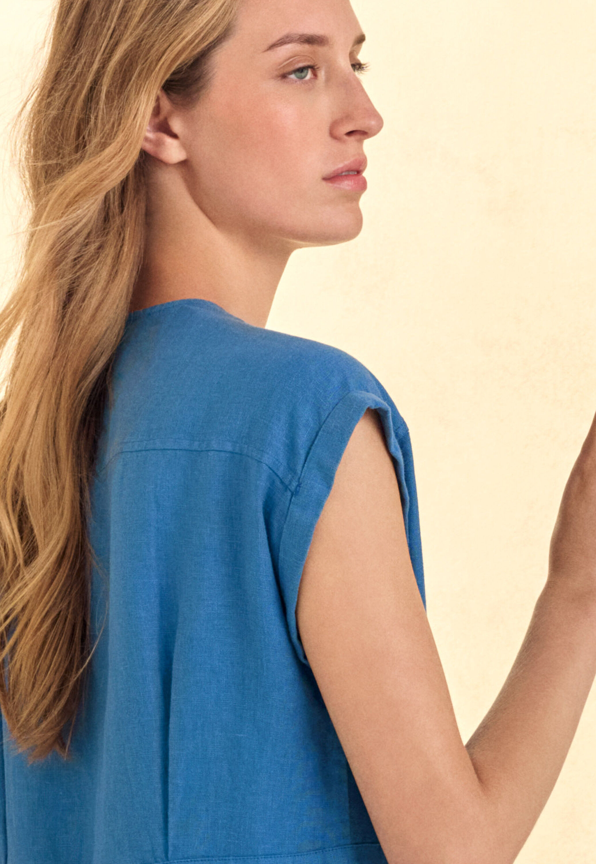 Bluse mit eingewebtem Kreuzmuster