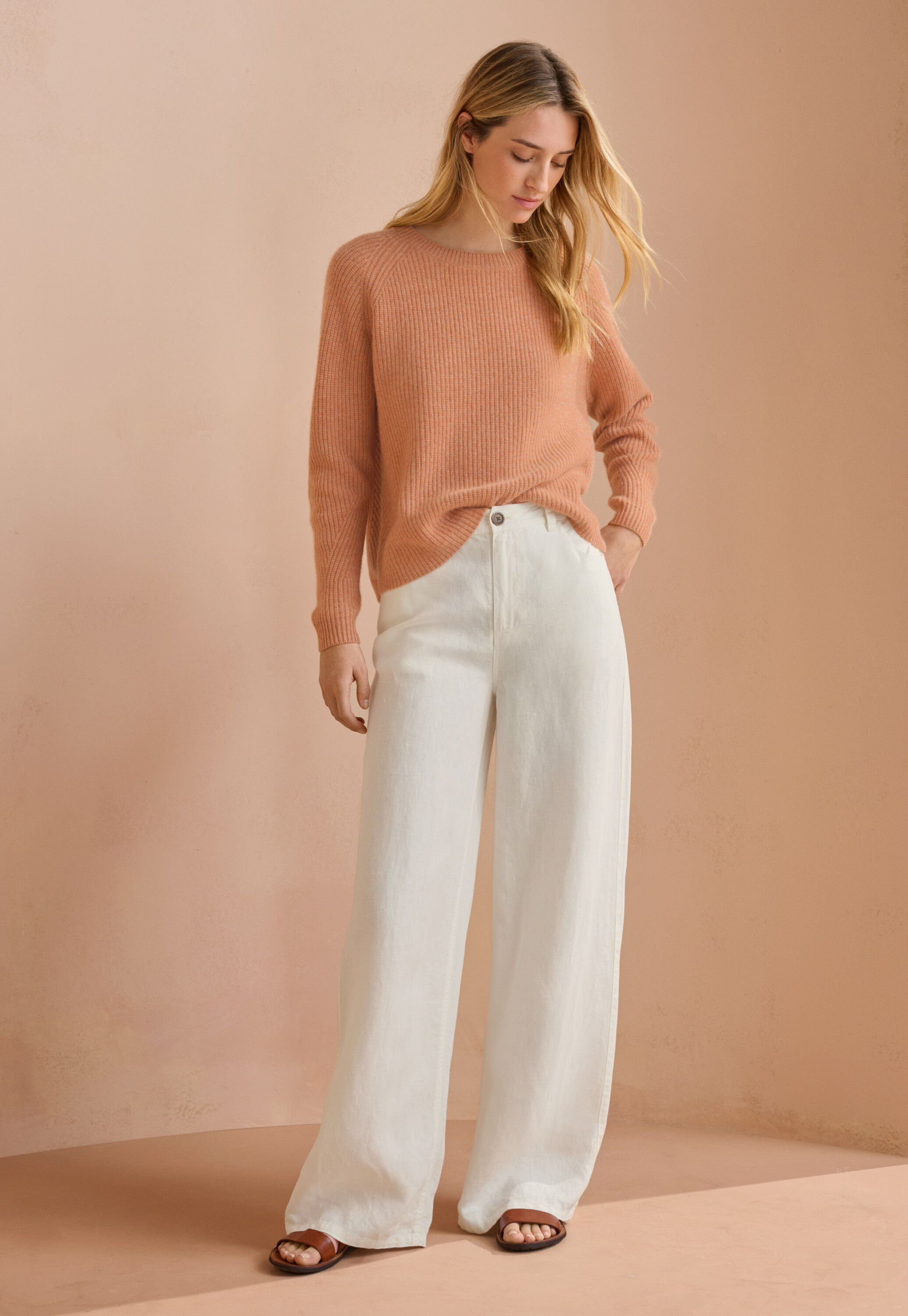 Bluse mit eingewebtem Kreuzmuster