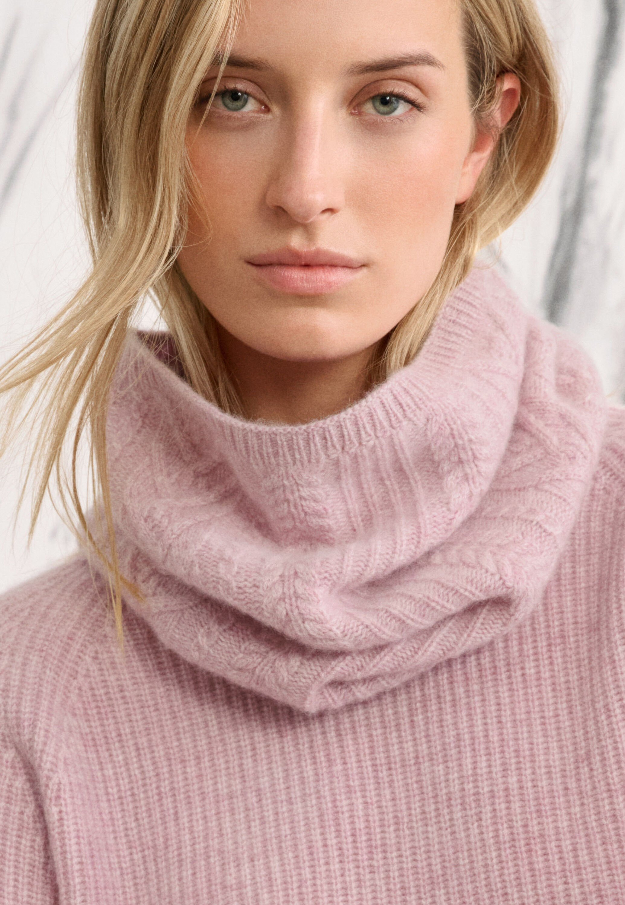 Pullover mit Trichterkragen
