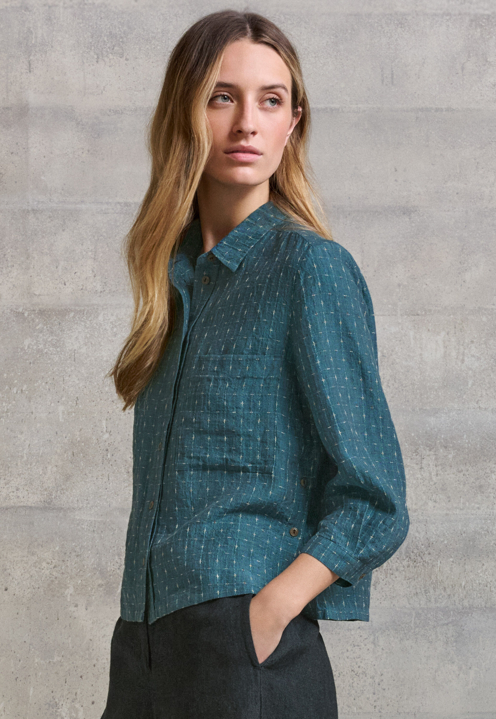 Bluse mit eingewebtem Kreuzmuster