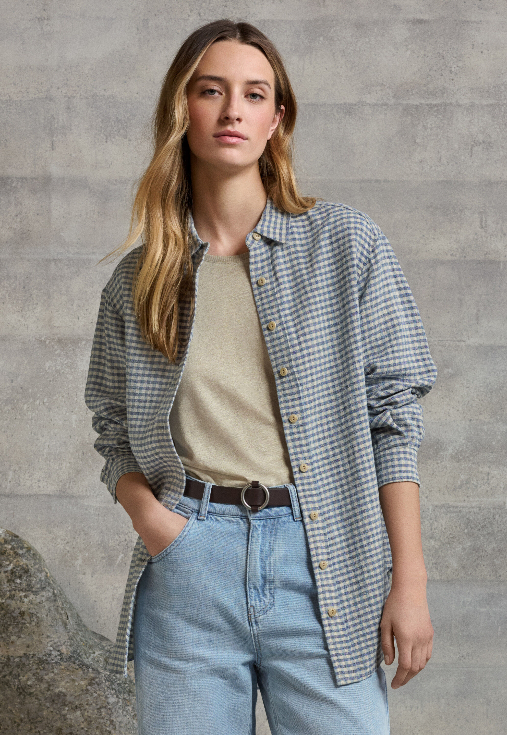 Bluse mit eingewebtem Kreuzmuster