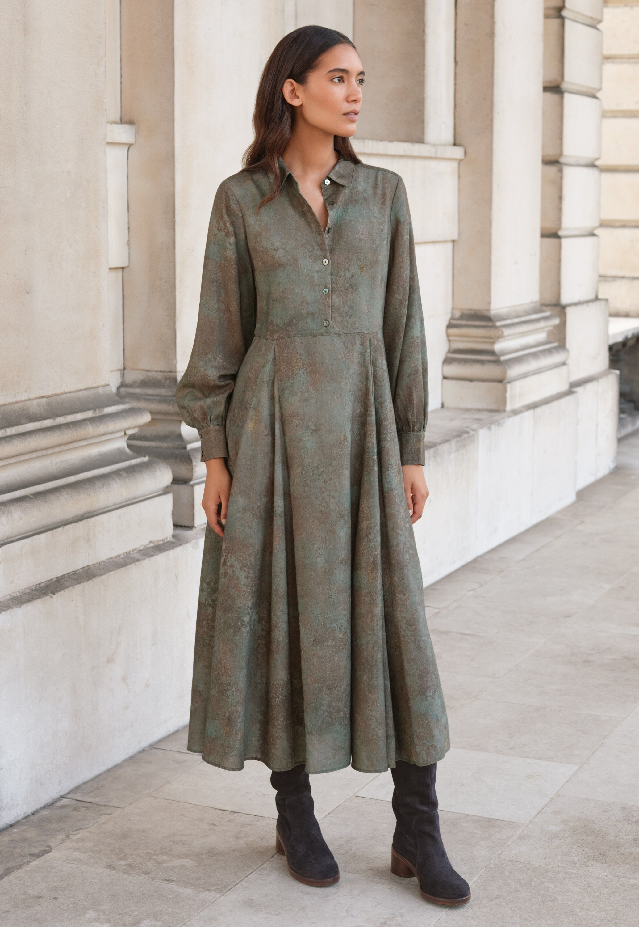 Kleid mit ausgestelltem Saum, Salbeigrau, large