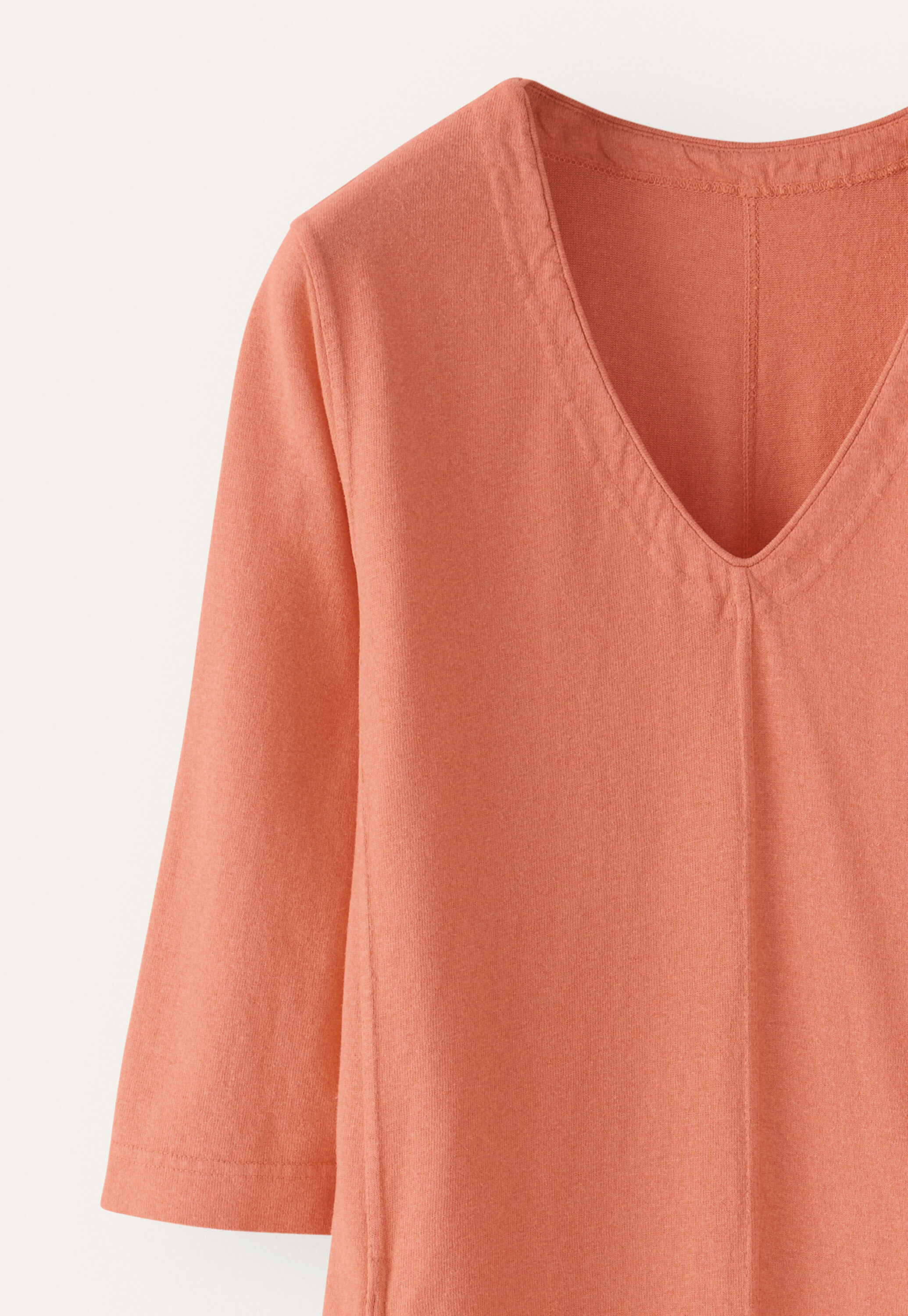 Kleid mit V-Ausschnitt