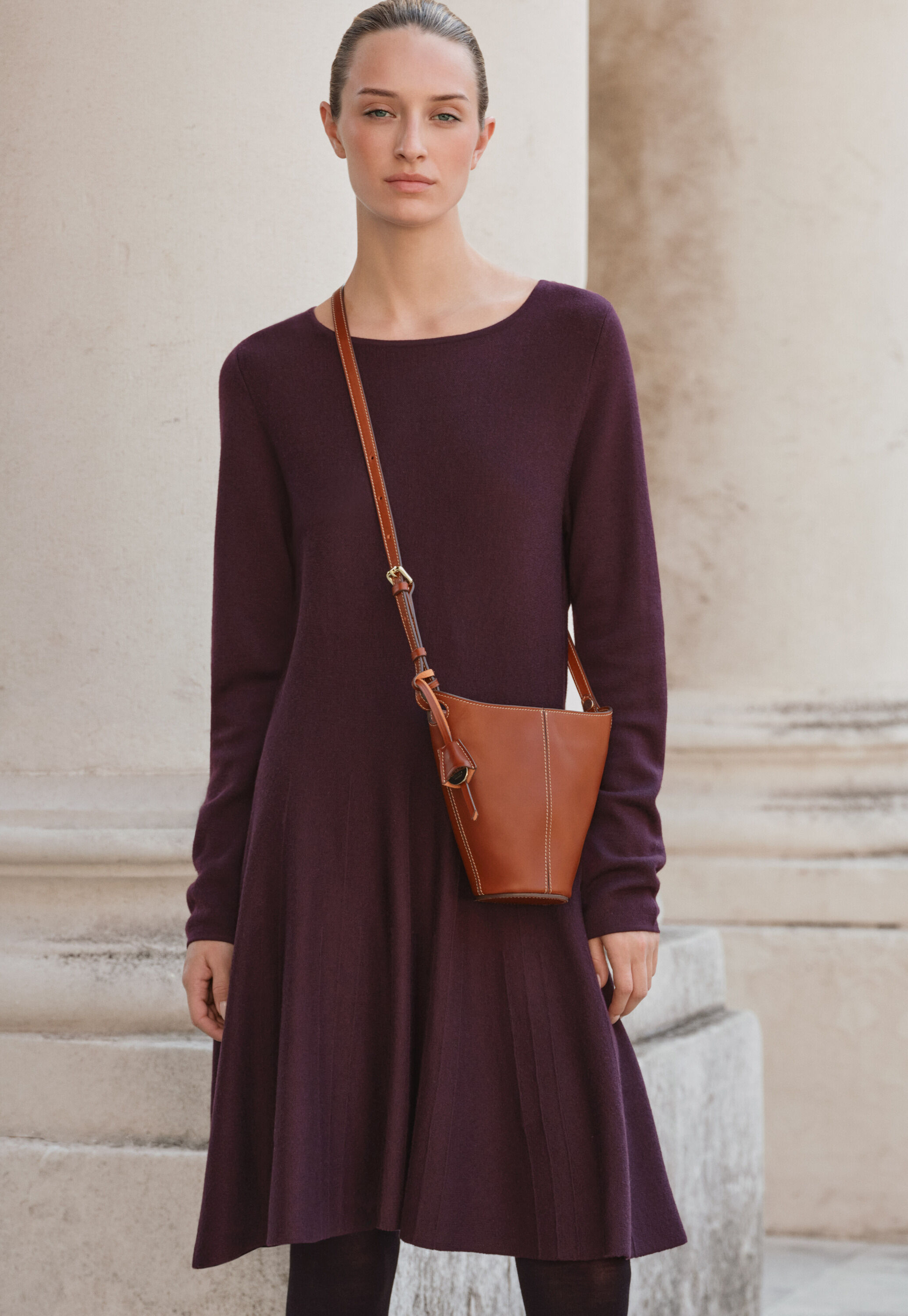 Ausgestelltes Strickkleid