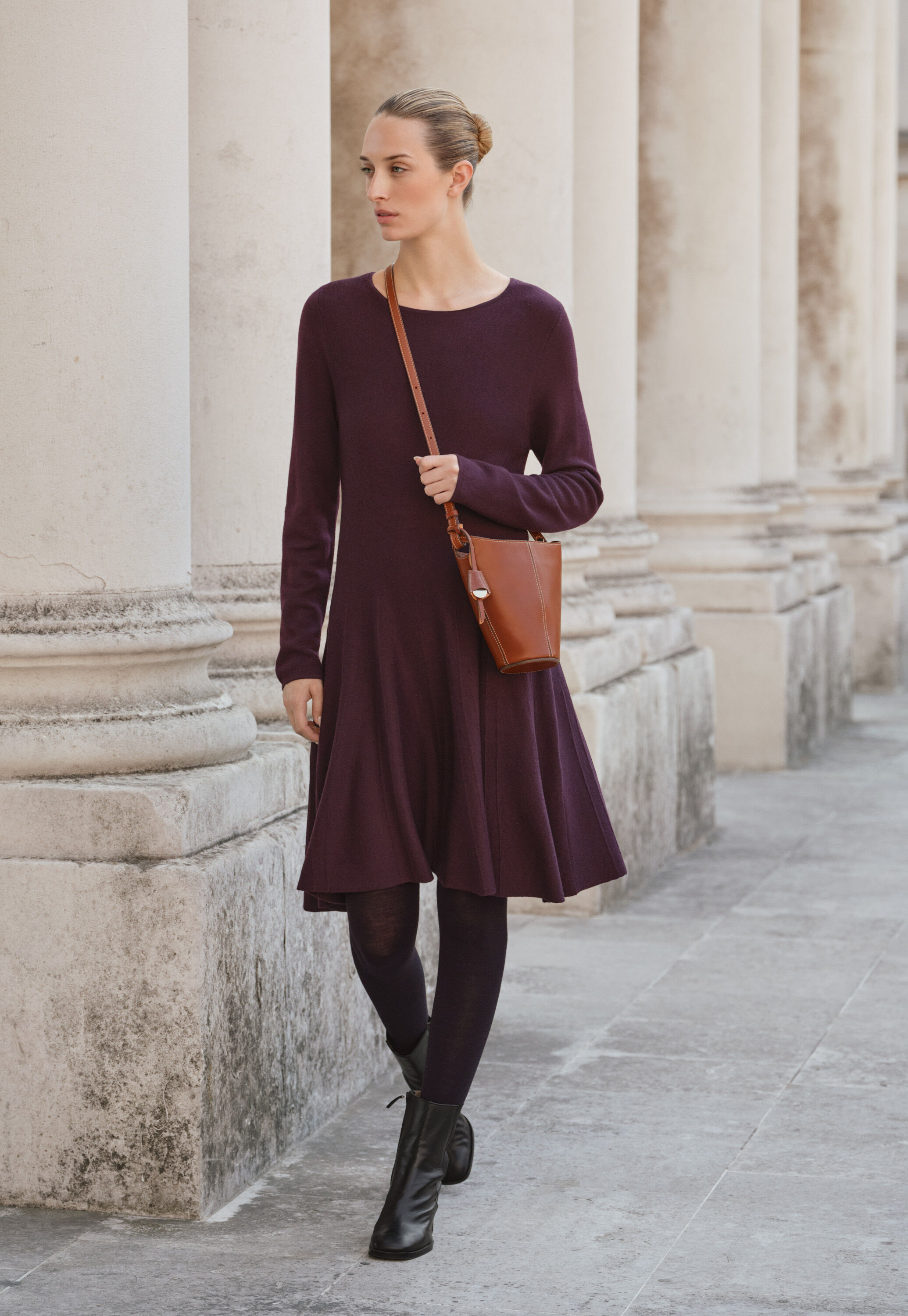 Ausgestelltes Strickkleid