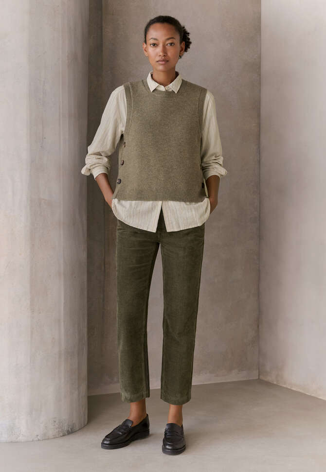 Schmale, k&uuml;rzere Hose, Dunkeloliv, completeTheLook