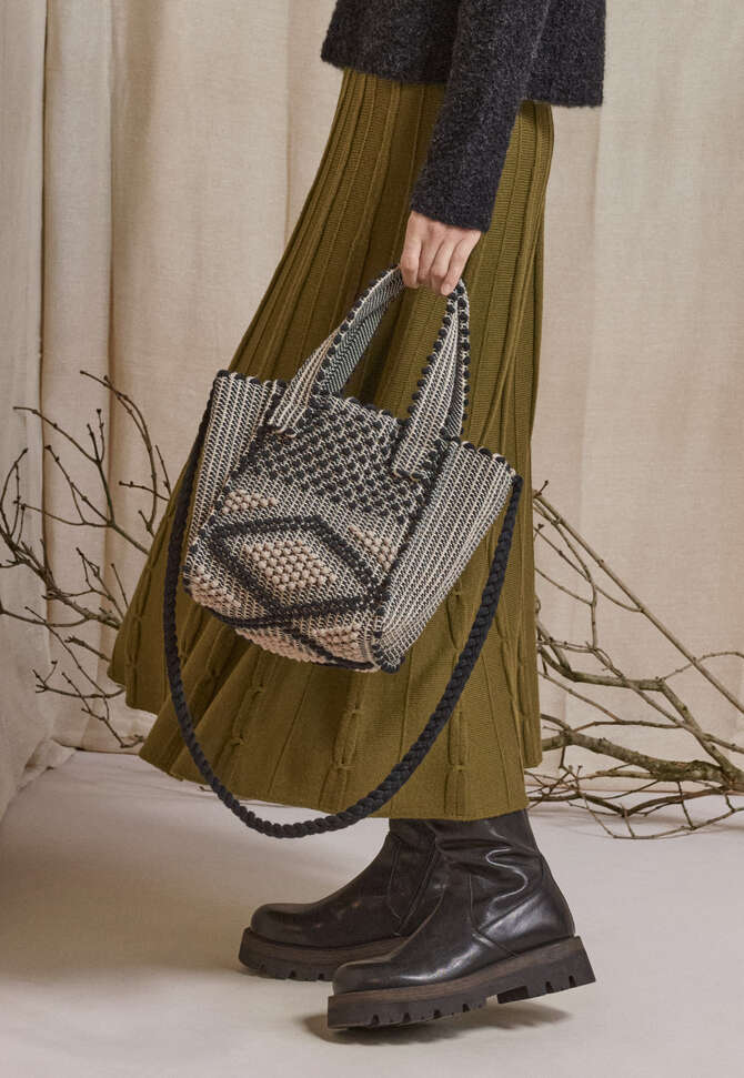 Gekn&uuml;pfte Tasche, Schwarz und Wei&szlig;, completeTheLook