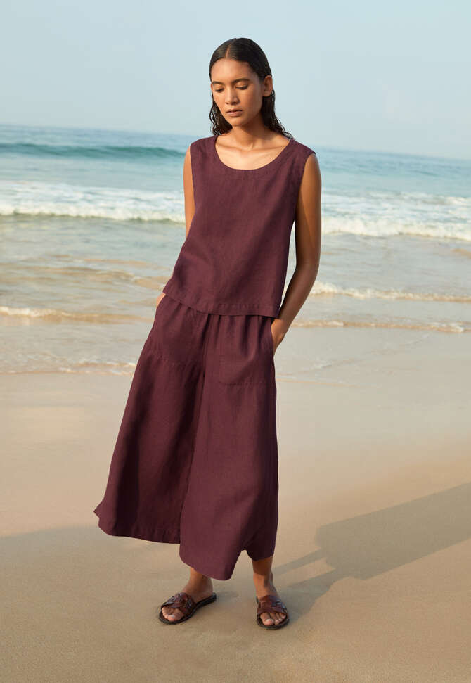 Hinten gekn&ouml;pftes, &auml;rmelloses Top, Marone, completeTheLook
