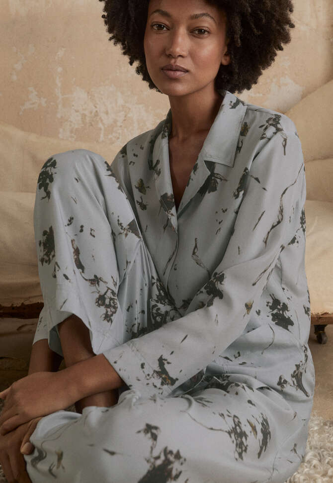 Bedruckter Seidenpyjama, Nerzgrau, completeTheLook