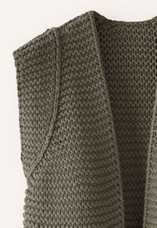 Handgestrickte Weste, Dunkles Moos, completeTheLook